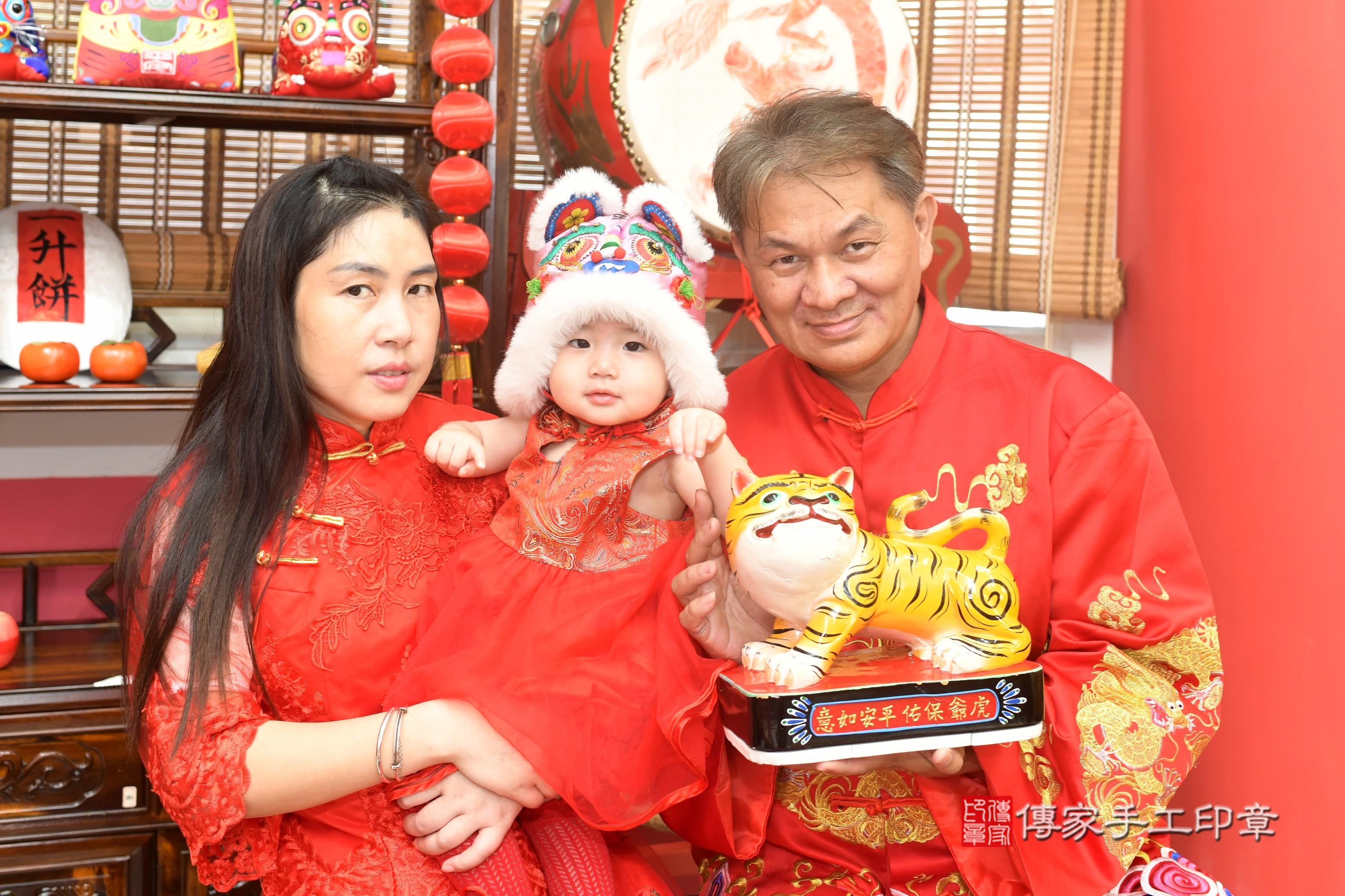 傳家手工印章高雄店、抓周、度脺、中國風會場、傳家嬰兒古禮、吉祥話、抓周道具物品24種、拍照。抓周證書。寶寶抓周、滿周歲、生日快樂、祝福 傳家手工印章高雄店、抓周、度脺、中國風會場、傳家嬰兒古禮、吉祥話、抓周道具物品24種、拍照。抓周證書。寶寶抓周、滿周歲、生日快樂、祝福