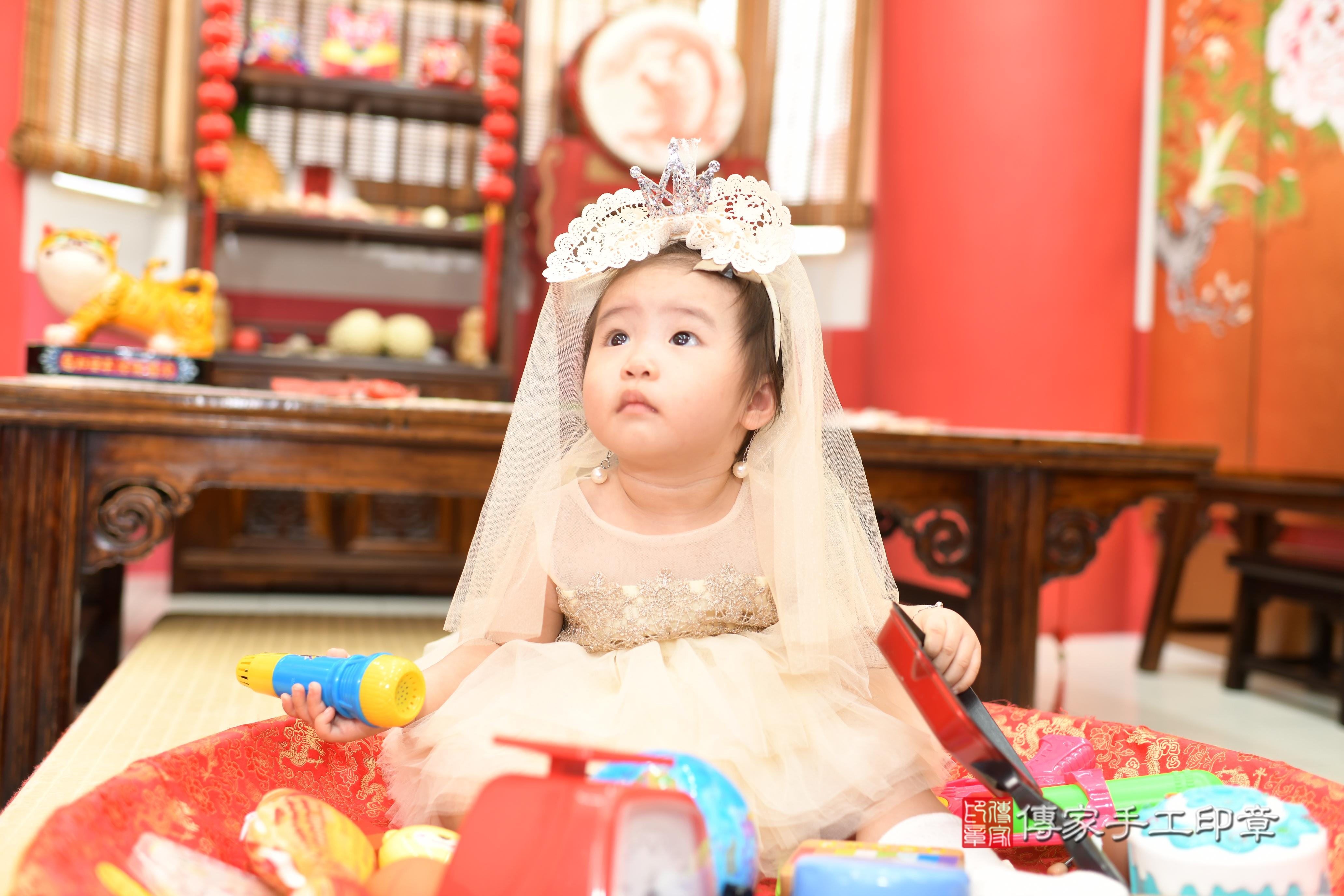 傳家手工印章高雄店、抓周、度脺、中國風會場、傳家嬰兒古禮、吉祥話、抓周道具物品24種、拍照。抓周證書。寶寶抓周、滿周歲、生日快樂、祝福 傳家手工印章高雄店、抓周、度脺、中國風會場、傳家嬰兒古禮、吉祥話、抓周道具物品24種、拍照。抓周證書。寶寶抓周、滿周歲、生日快樂、祝福