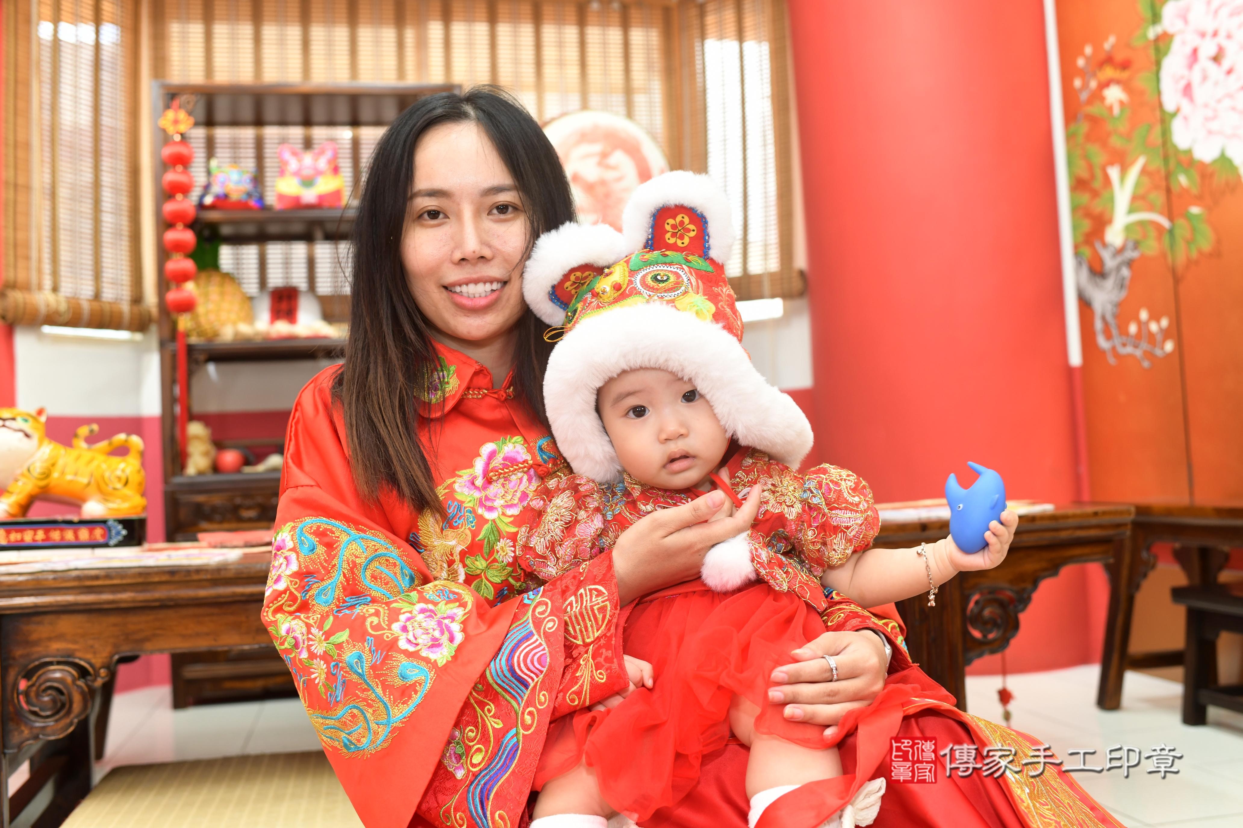 傳家手工印章高雄店、抓周、度脺、中國風會場、傳家嬰兒古禮、吉祥話、抓周道具物品24種、拍照。抓周證書。寶寶抓周、滿周歲、生日快樂、祝福 傳家手工印章高雄店、抓周、度脺、中國風會場、傳家嬰兒古禮、吉祥話、抓周道具物品24種、拍照。抓周證書。寶寶抓周、滿周歲、生日快樂、祝福