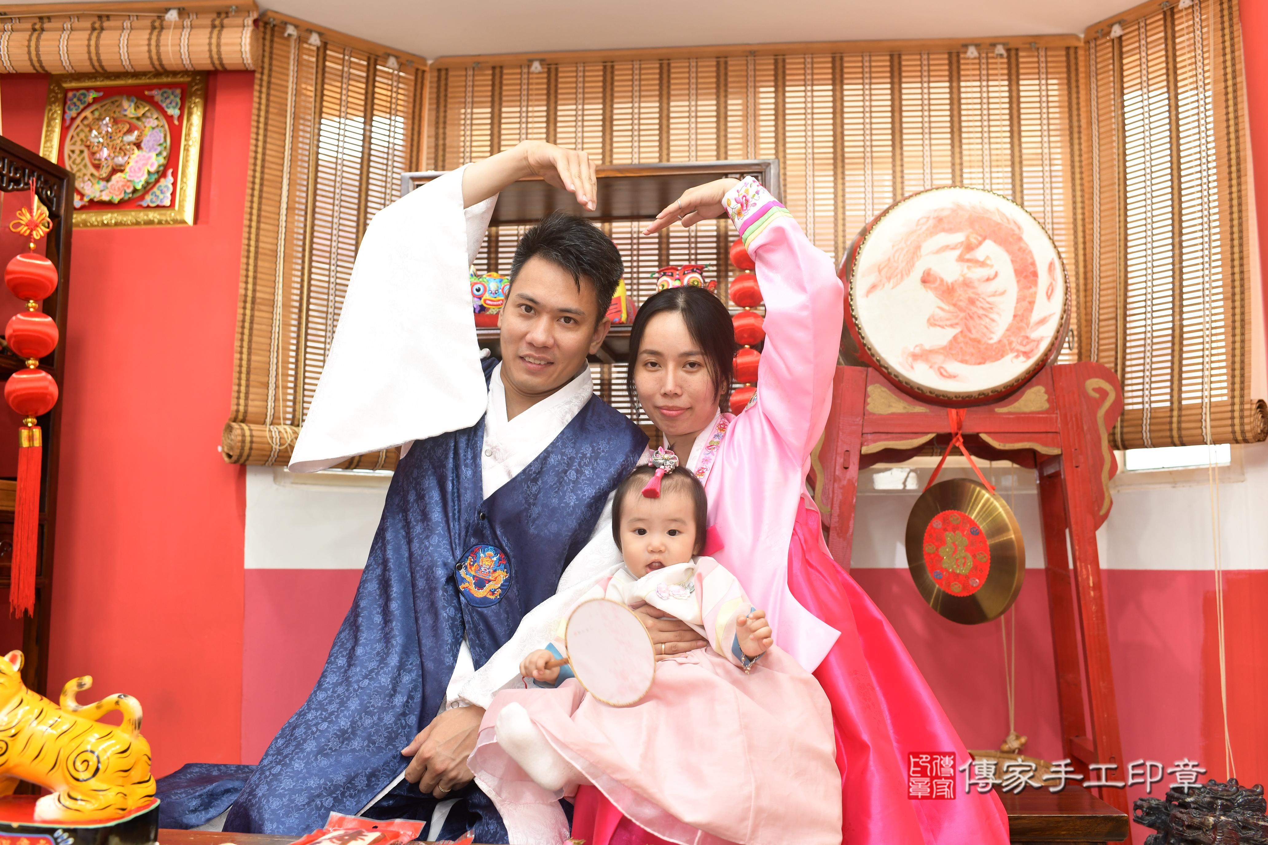 傳家手工印章高雄店、抓周、度脺、中國風會場、傳家嬰兒古禮、吉祥話、抓周道具物品24種、拍照。抓周證書。寶寶抓周、滿周歲、生日快樂、祝福 傳家手工印章高雄店、抓周、度脺、中國風會場、傳家嬰兒古禮、吉祥話、抓周道具物品24種、拍照。抓周證書。寶寶抓周、滿周歲、生日快樂、祝福