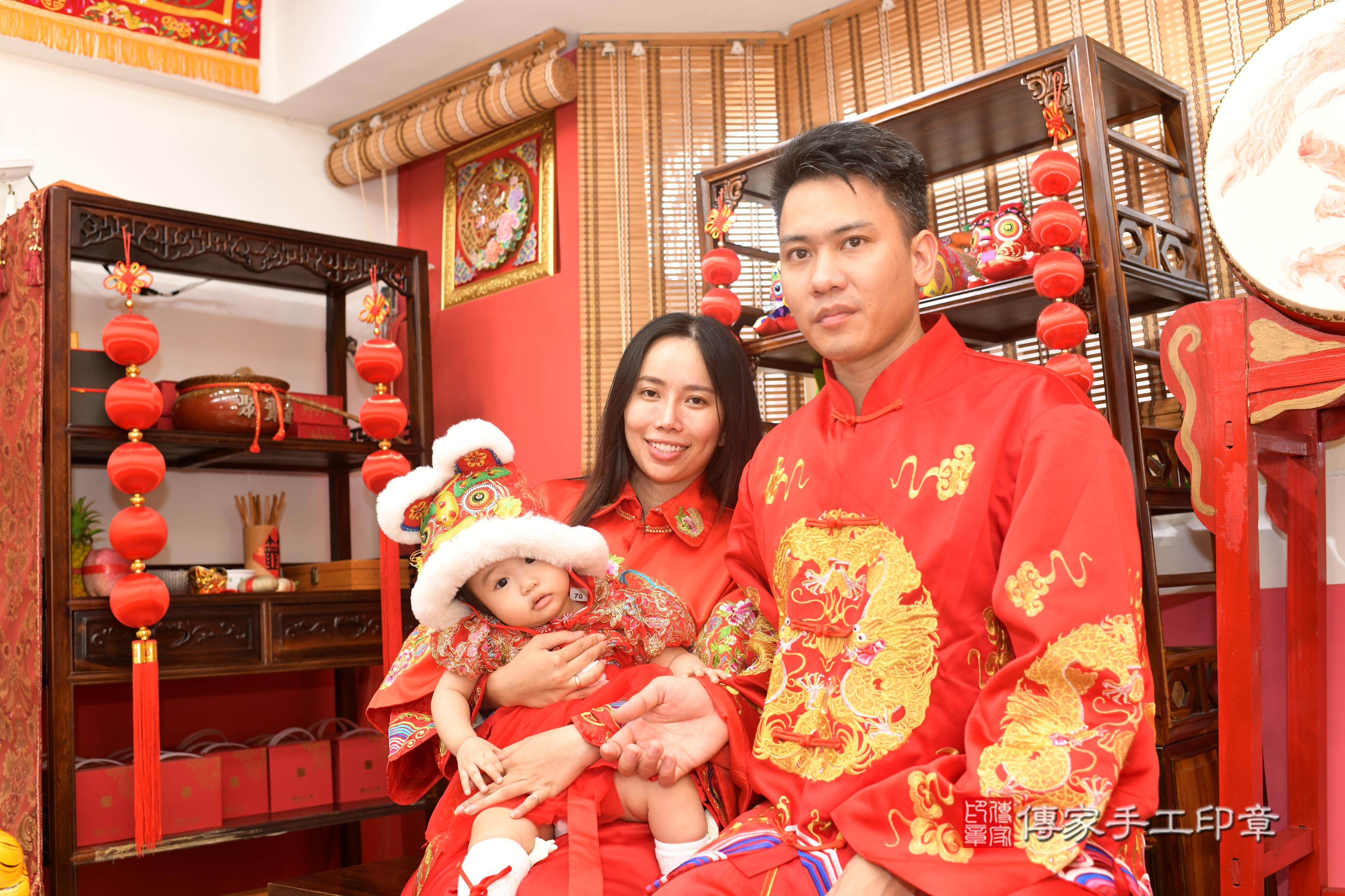 傳家手工印章高雄店、抓周、度脺、中國風會場、傳家嬰兒古禮、吉祥話、抓周道具物品24種、拍照。抓周證書。寶寶抓周、滿周歲、生日快樂、祝福 傳家手工印章高雄店、抓周、度脺、中國風會場、傳家嬰兒古禮、吉祥話、抓周道具物品24種、拍照。抓周證書。寶寶抓周、滿周歲、生日快樂、祝福