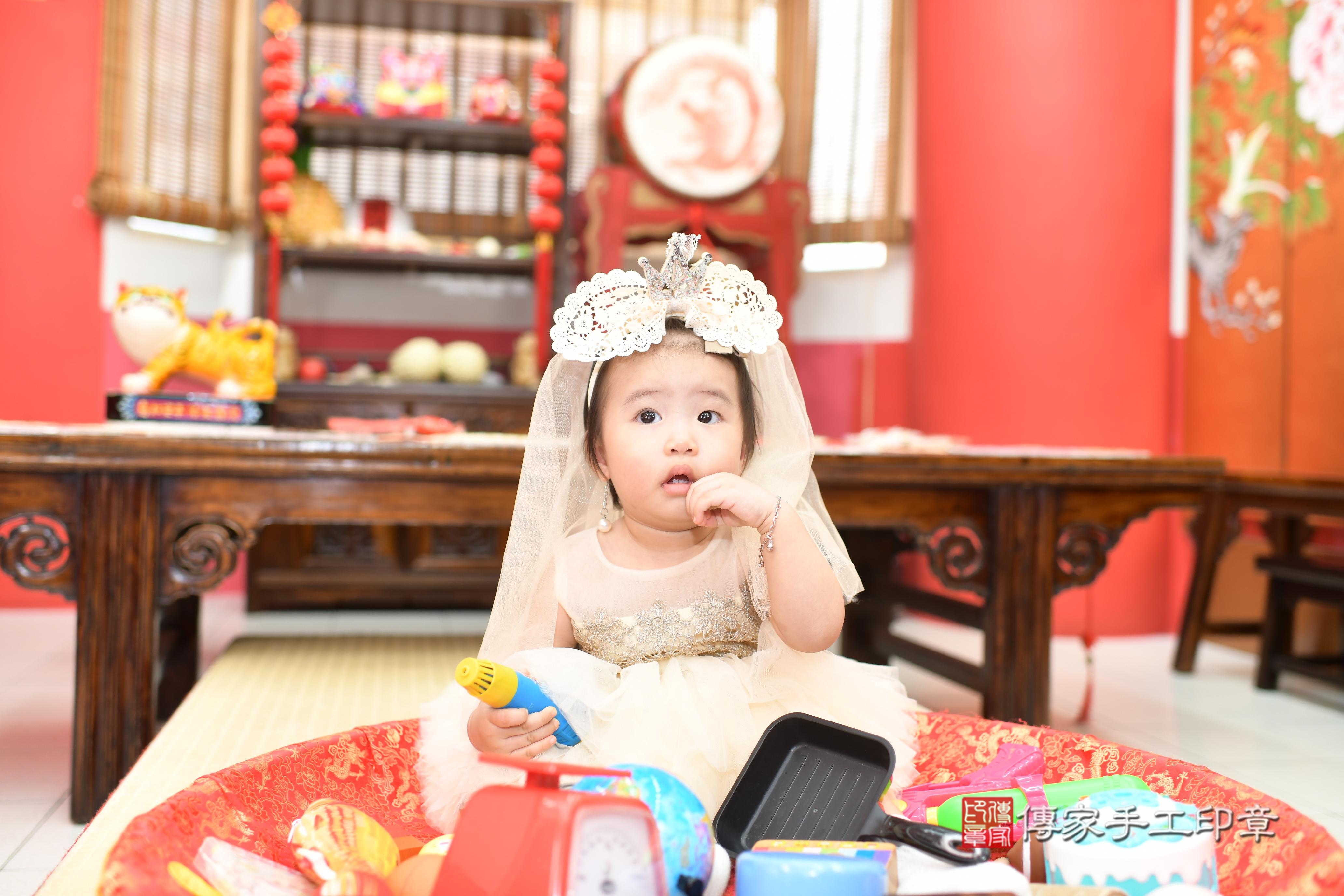 傳家手工印章高雄店、抓周、度脺、中國風會場、傳家嬰兒古禮、吉祥話、抓周道具物品24種、拍照。抓周證書。寶寶抓周、滿周歲、生日快樂、祝福 傳家手工印章高雄店、抓周、度脺、中國風會場、傳家嬰兒古禮、吉祥話、抓周道具物品24種、拍照。抓周證書。寶寶抓周、滿周歲、生日快樂、祝福