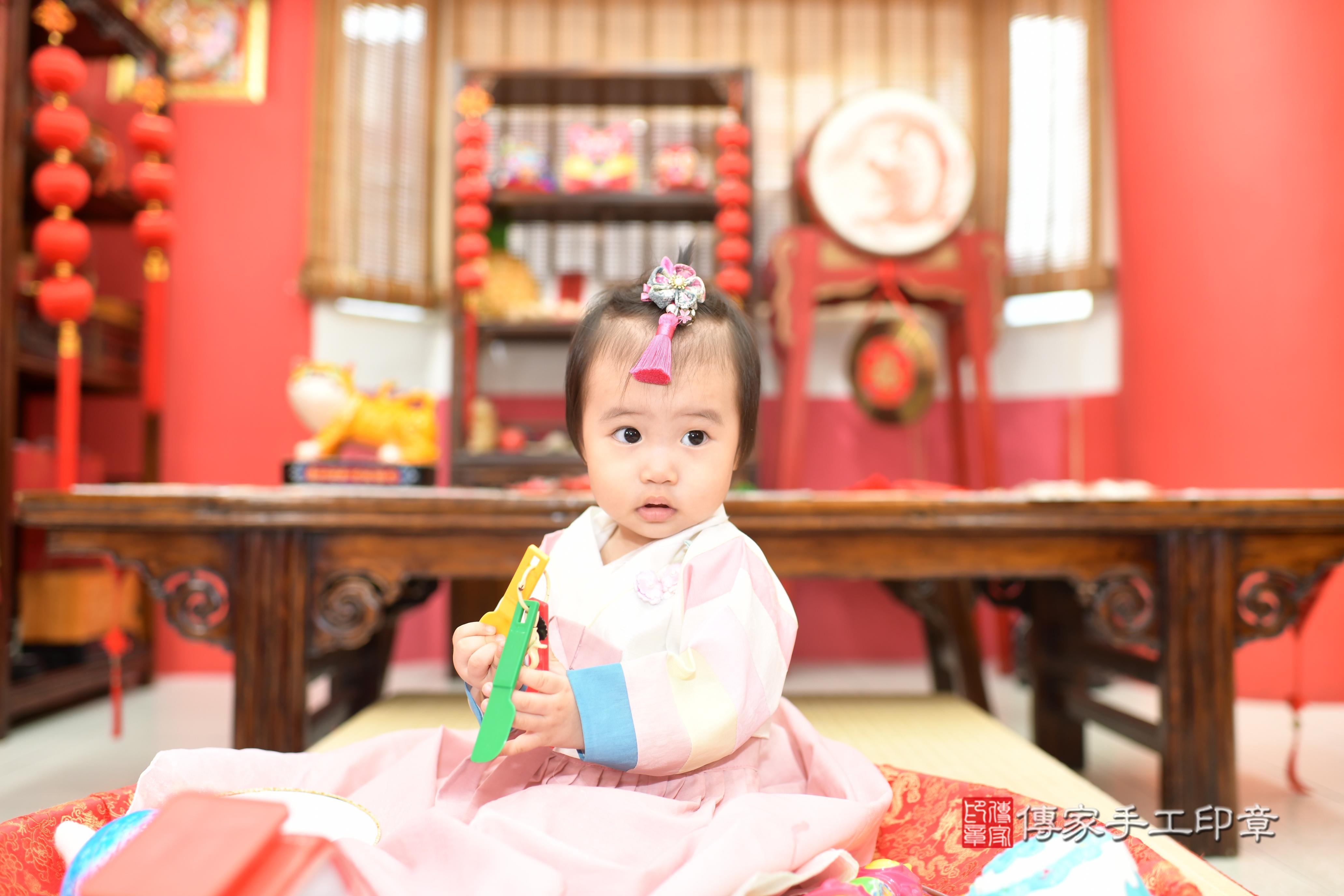 傳家手工印章高雄店、抓周、度脺、中國風會場、傳家嬰兒古禮、吉祥話、抓周道具物品24種、拍照。抓周證書。寶寶抓周、滿周歲、生日快樂、祝福 傳家手工印章高雄店、抓周、度脺、中國風會場、傳家嬰兒古禮、吉祥話、抓周道具物品24種、拍照。抓周證書。寶寶抓周、滿周歲、生日快樂、祝福