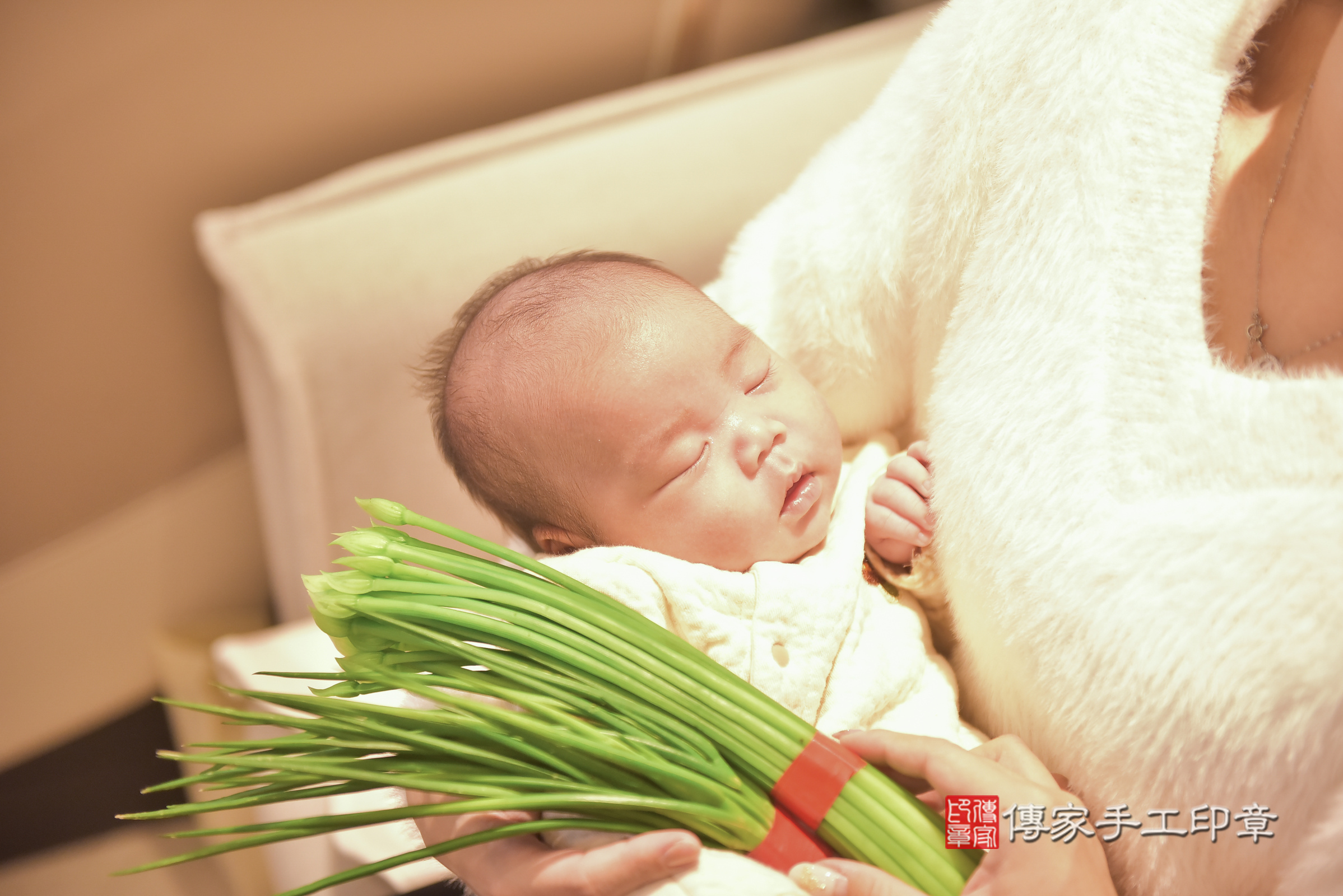 小玹寶寶(台中市太平區到府嬰兒小玹寶寶滿月剃頭理髮、到府嬰兒剃胎毛儀式吉祥話)。到府剃頭剃胎毛主持、專業拍照、證書。★購買「臍帶章、肚臍章、胎毛筆刷印章」贈送：剃頭、收涎、抓周，三選一。2025.1.4，照片12