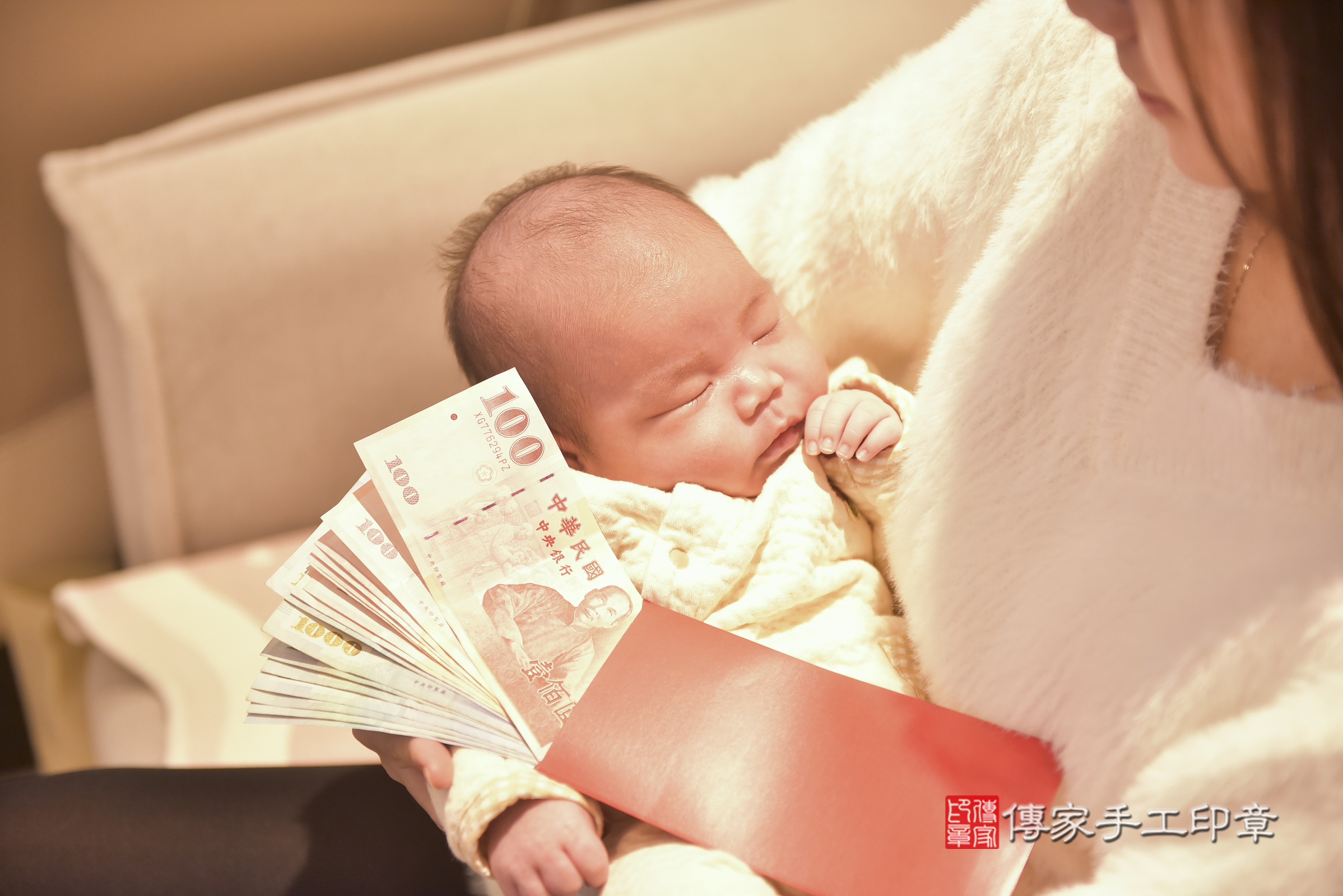 小玹寶寶(台中市太平區到府嬰兒小玹寶寶滿月剃頭理髮、到府嬰兒剃胎毛儀式吉祥話)。到府剃頭剃胎毛主持、專業拍照、證書。★購買「臍帶章、肚臍章、胎毛筆刷印章」贈送：剃頭、收涎、抓周，三選一。2025.1.4，照片16