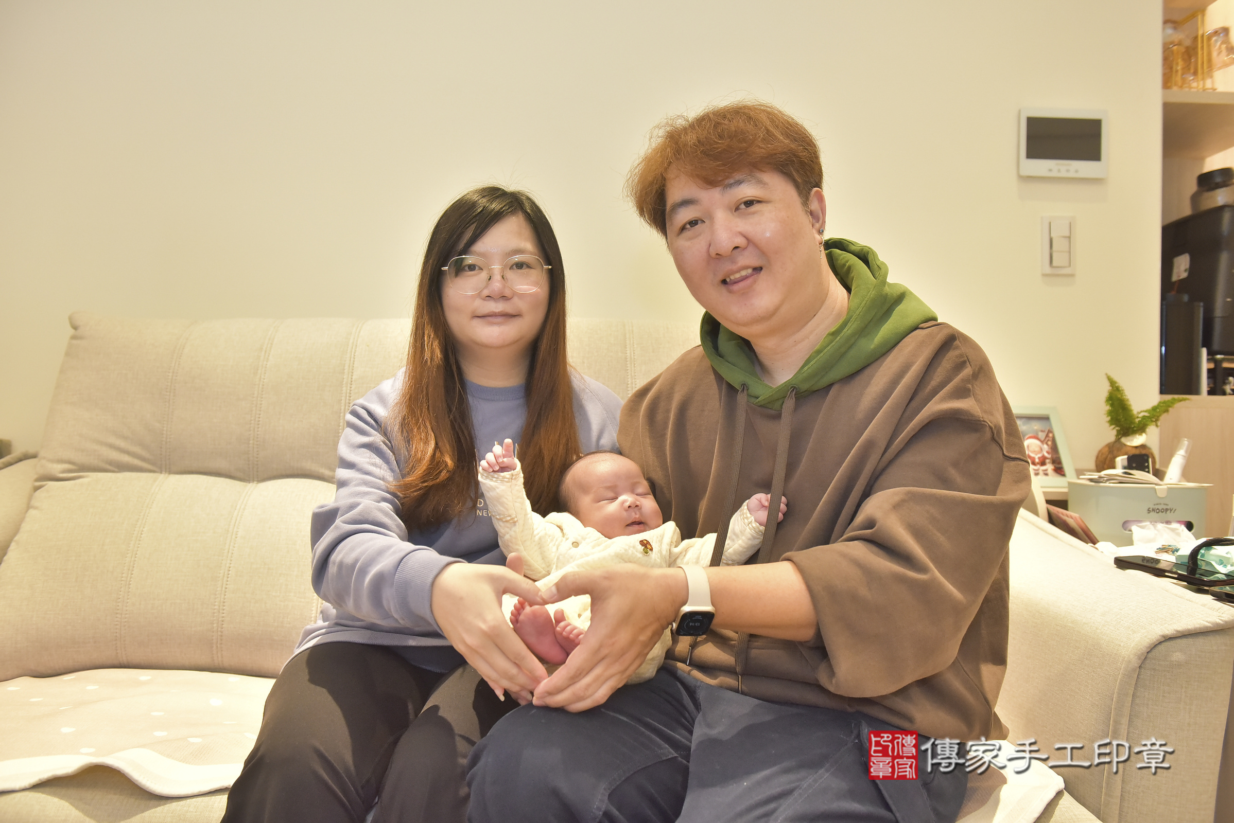 小玹寶寶(台中市太平區到府嬰兒小玹寶寶滿月剃頭理髮、到府嬰兒剃胎毛儀式吉祥話)。到府剃頭剃胎毛主持、專業拍照、證書。★購買「臍帶章、肚臍章、胎毛筆刷印章」贈送：剃頭、收涎、抓周，三選一。2025.1.4，照片2