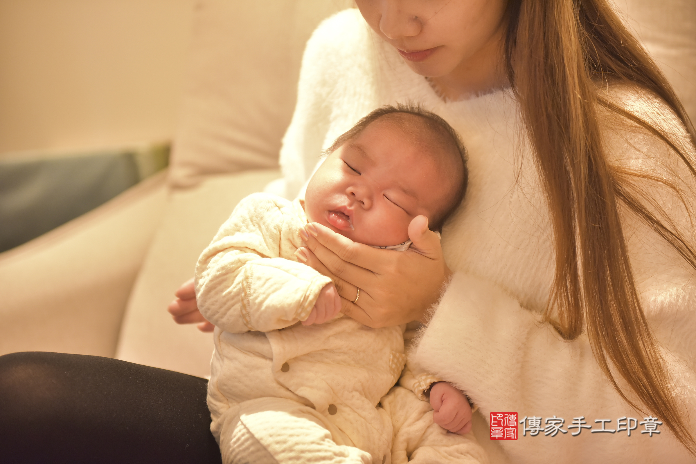 小玹寶寶(台中市太平區到府嬰兒小玹寶寶滿月剃頭理髮、到府嬰兒剃胎毛儀式吉祥話)。到府剃頭剃胎毛主持、專業拍照、證書。★購買「臍帶章、肚臍章、胎毛筆刷印章」贈送：剃頭、收涎、抓周，三選一。2025.1.4，照片5
