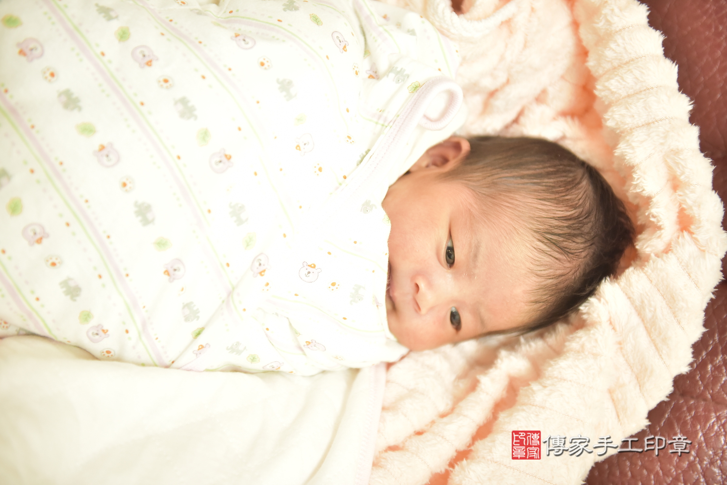 小瑀寶寶(台中市豐原區到府嬰兒小瑀寶寶滿月剃頭理髮、到府嬰兒剃胎毛儀式吉祥話)。到府剃頭剃胎毛主持、專業拍照、證書。★購買「臍帶章、肚臍章、胎毛筆刷印章」贈送：剃頭、收涎、抓周，三選一。2025.1.4，照片3
