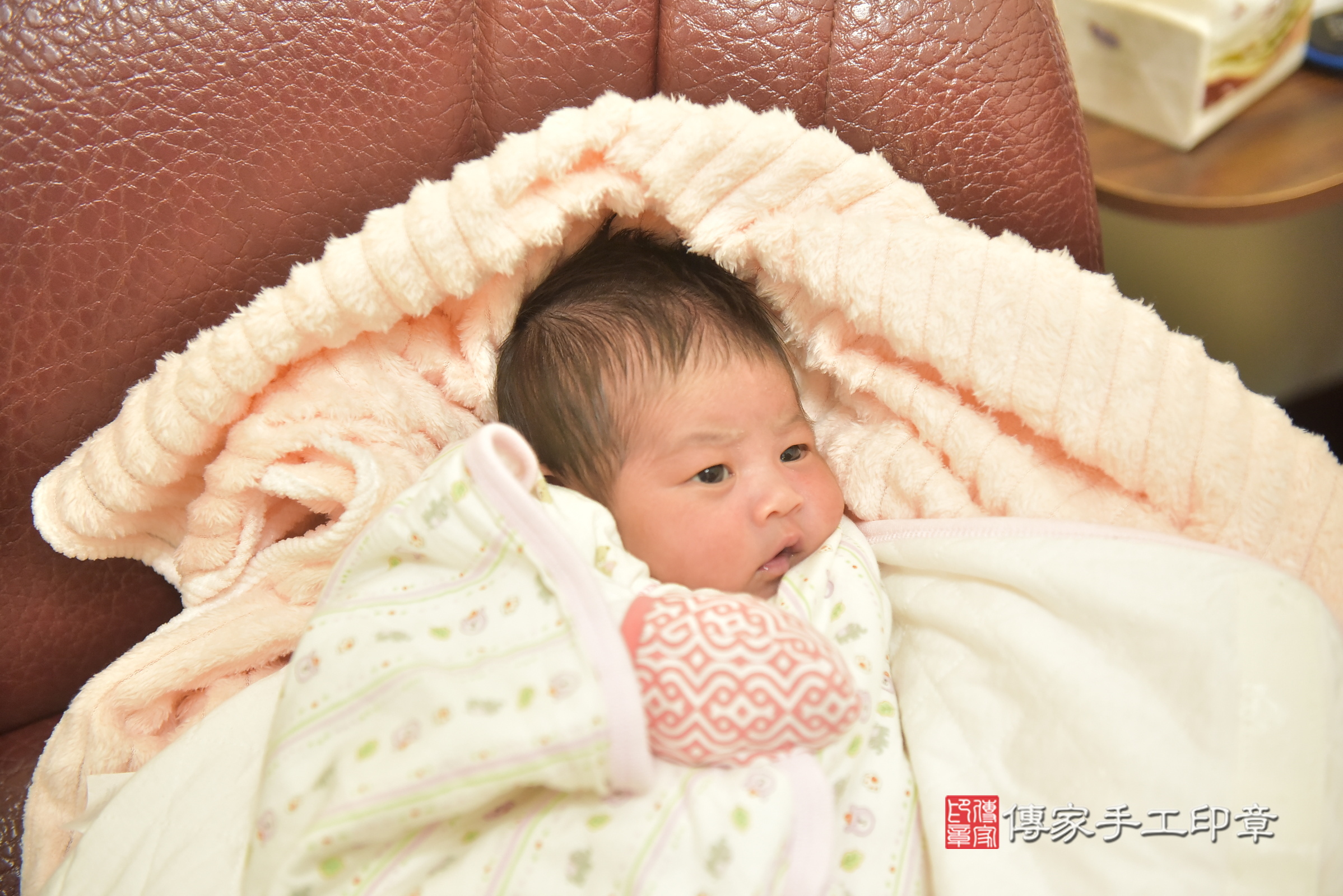 小瑀寶寶(台中市豐原區到府嬰兒小瑀寶寶滿月剃頭理髮、到府嬰兒剃胎毛儀式吉祥話)。到府剃頭剃胎毛主持、專業拍照、證書。★購買「臍帶章、肚臍章、胎毛筆刷印章」贈送：剃頭、收涎、抓周，三選一。2025.1.4，照片2