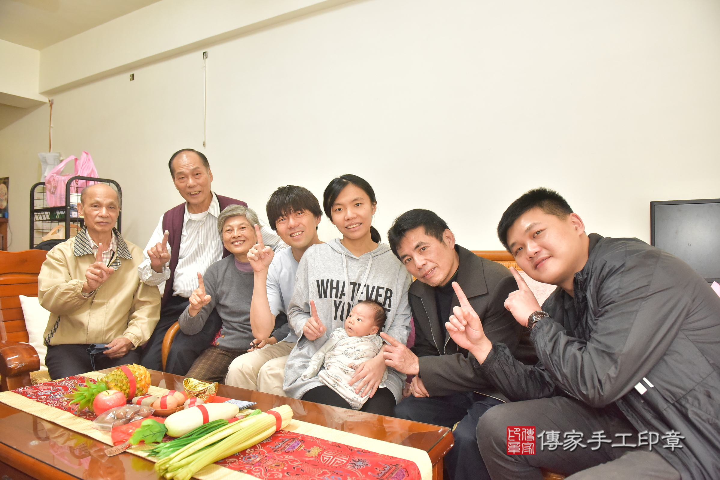 小凱寶寶(台中市北區到府嬰兒小凱寶寶滿月剃頭理髮、到府嬰兒剃胎毛儀式吉祥話)。到府剃頭剃胎毛主持、專業拍照、證書。★購買「臍帶章、肚臍章、胎毛筆刷印章」贈送：剃頭、收涎、抓周，三選一。2025.1.8，照片7