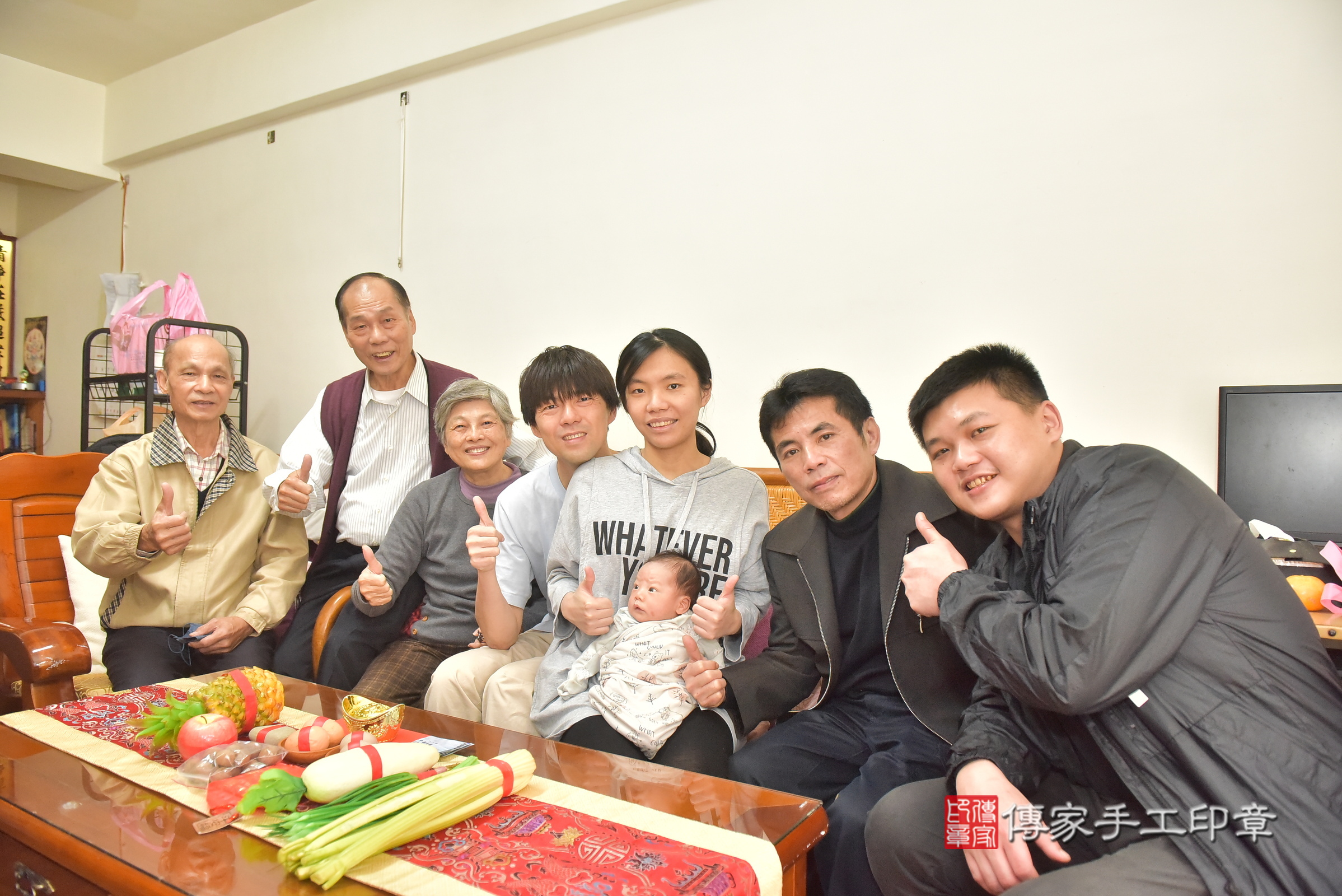 小凱寶寶(台中市北區到府嬰兒小凱寶寶滿月剃頭理髮、到府嬰兒剃胎毛儀式吉祥話)。到府剃頭剃胎毛主持、專業拍照、證書。★購買「臍帶章、肚臍章、胎毛筆刷印章」贈送：剃頭、收涎、抓周，三選一。2025.1.8，照片6