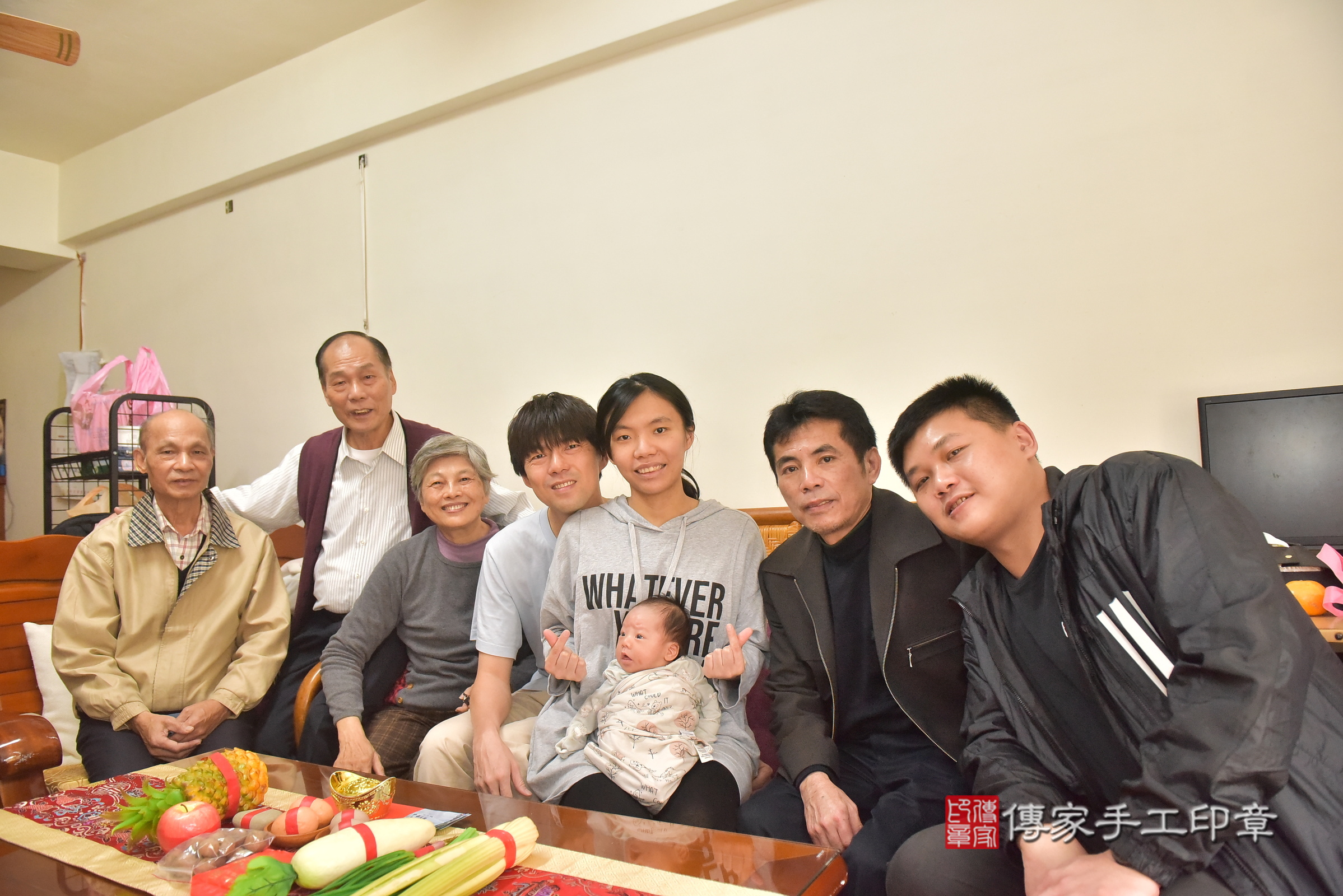 小凱寶寶(台中市北區到府嬰兒小凱寶寶滿月剃頭理髮、到府嬰兒剃胎毛儀式吉祥話)。到府剃頭剃胎毛主持、專業拍照、證書。★購買「臍帶章、肚臍章、胎毛筆刷印章」贈送：剃頭、收涎、抓周，三選一。2025.1.8，照片5
