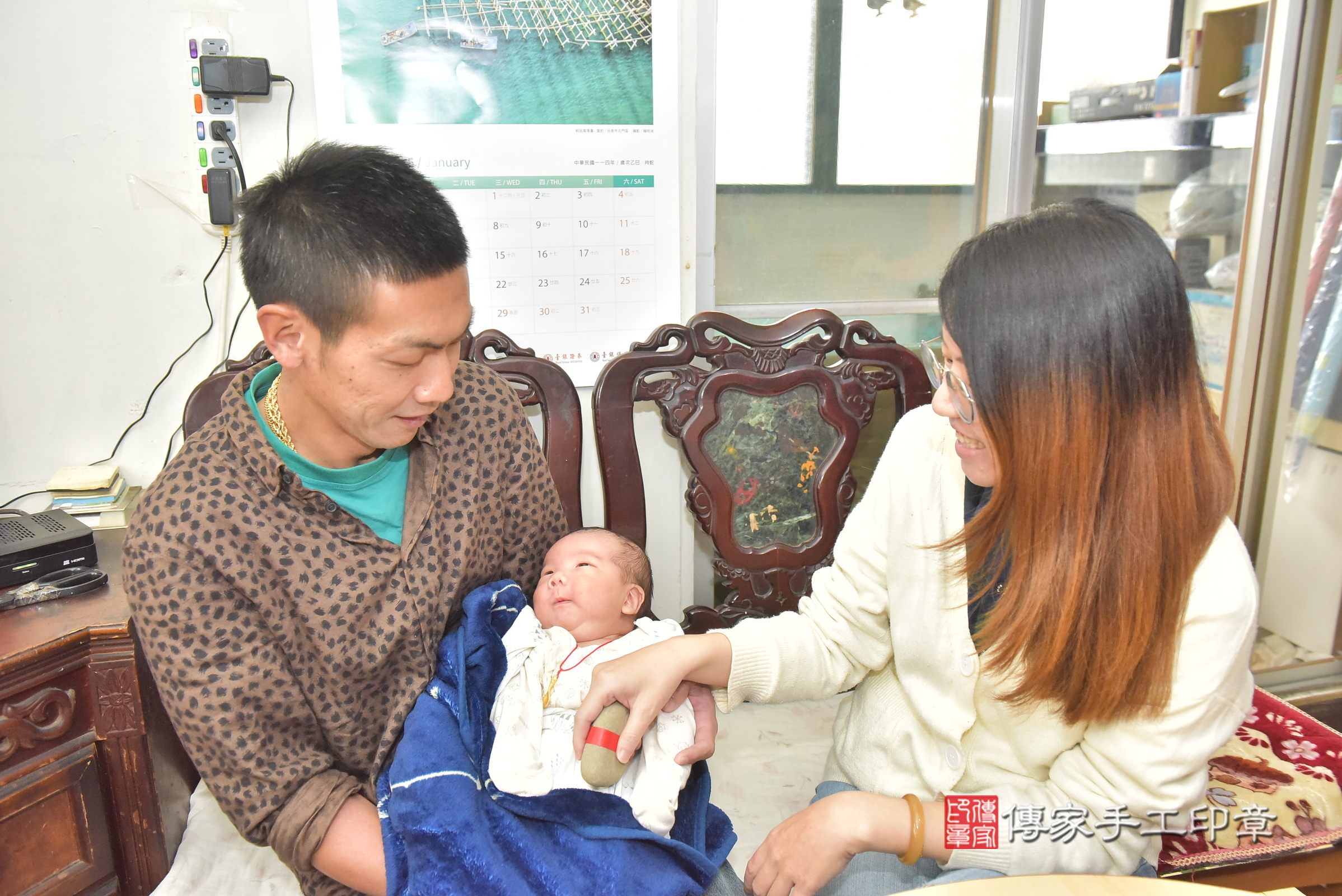 小云寶寶(台中市西區到府嬰兒小云寶寶滿月剃頭理髮、到府嬰兒剃胎毛儀式吉祥話)。到府剃頭剃胎毛主持、專業拍照、證書。★購買「臍帶章、肚臍章、胎毛筆刷印章」贈送：剃頭、收涎、抓周，三選一。2025.1.18，照片14