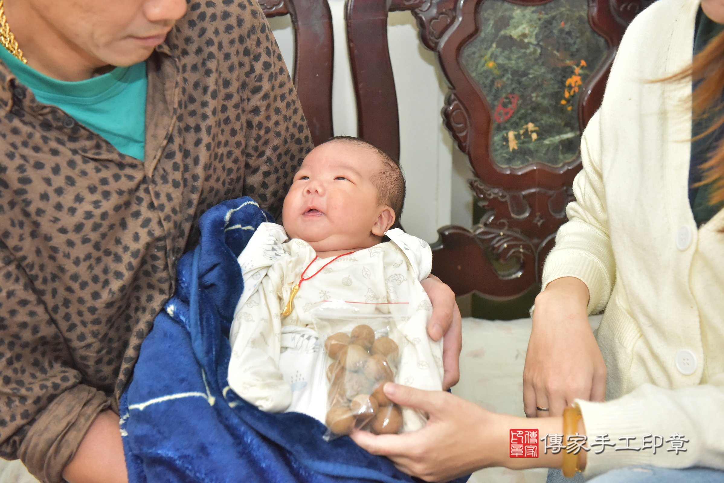 小云寶寶(台中市西區到府嬰兒小云寶寶滿月剃頭理髮、到府嬰兒剃胎毛儀式吉祥話)。到府剃頭剃胎毛主持、專業拍照、證書。★購買「臍帶章、肚臍章、胎毛筆刷印章」贈送：剃頭、收涎、抓周，三選一。2025.1.18，照片8