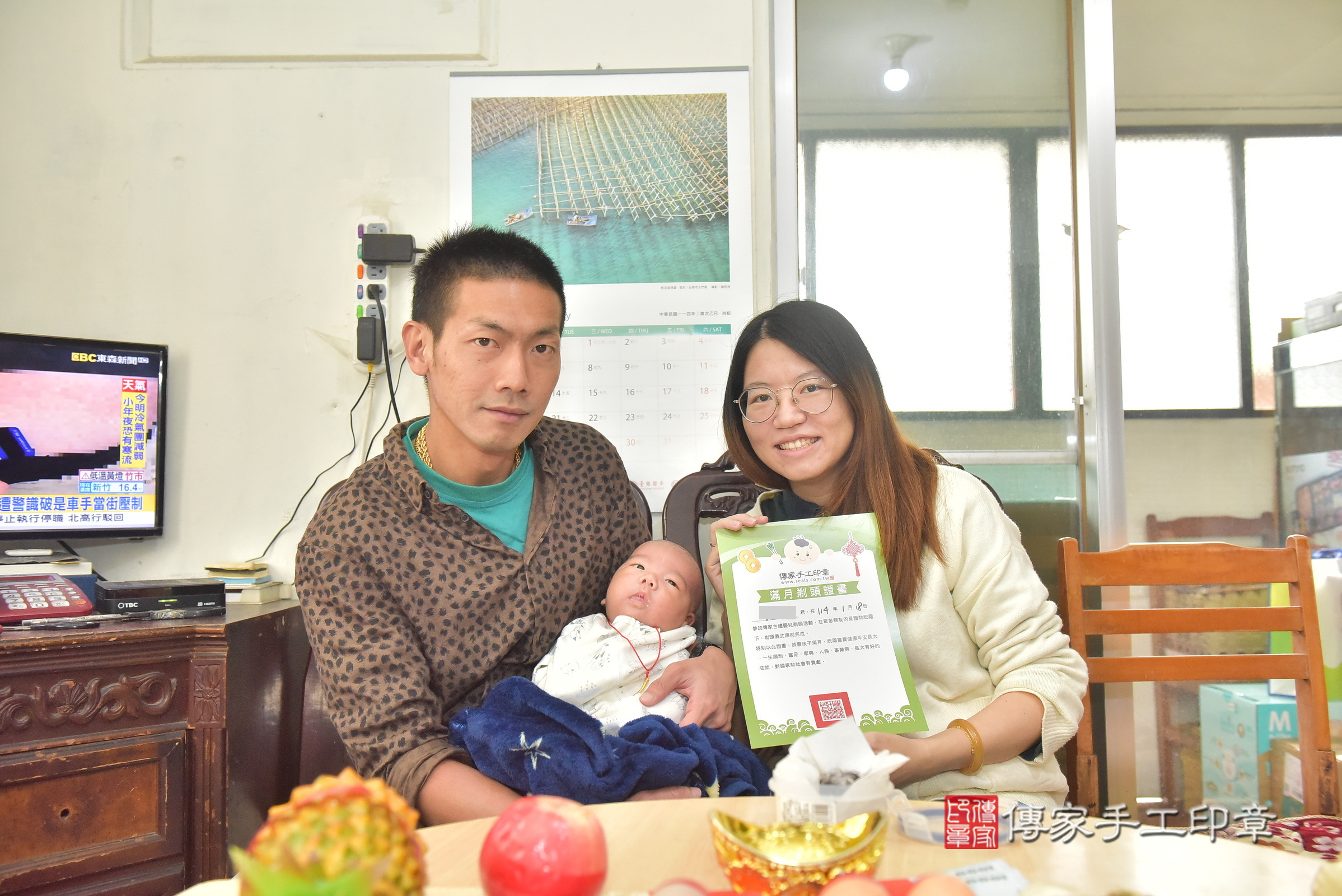 小云寶寶(台中市西區到府嬰兒小云寶寶滿月剃頭理髮、到府嬰兒剃胎毛儀式吉祥話)。到府剃頭剃胎毛主持、專業拍照、證書。★購買「臍帶章、肚臍章、胎毛筆刷印章」贈送：剃頭、收涎、抓周，三選一。2025.1.18，照片19