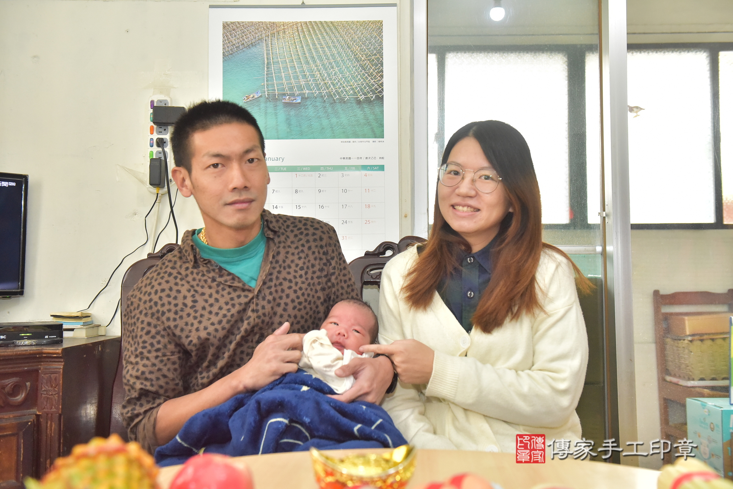 小云寶寶(台中市西區到府嬰兒小云寶寶滿月剃頭理髮、到府嬰兒剃胎毛儀式吉祥話)。到府剃頭剃胎毛主持、專業拍照、證書。★購買「臍帶章、肚臍章、胎毛筆刷印章」贈送：剃頭、收涎、抓周，三選一。2025.1.18，照片2