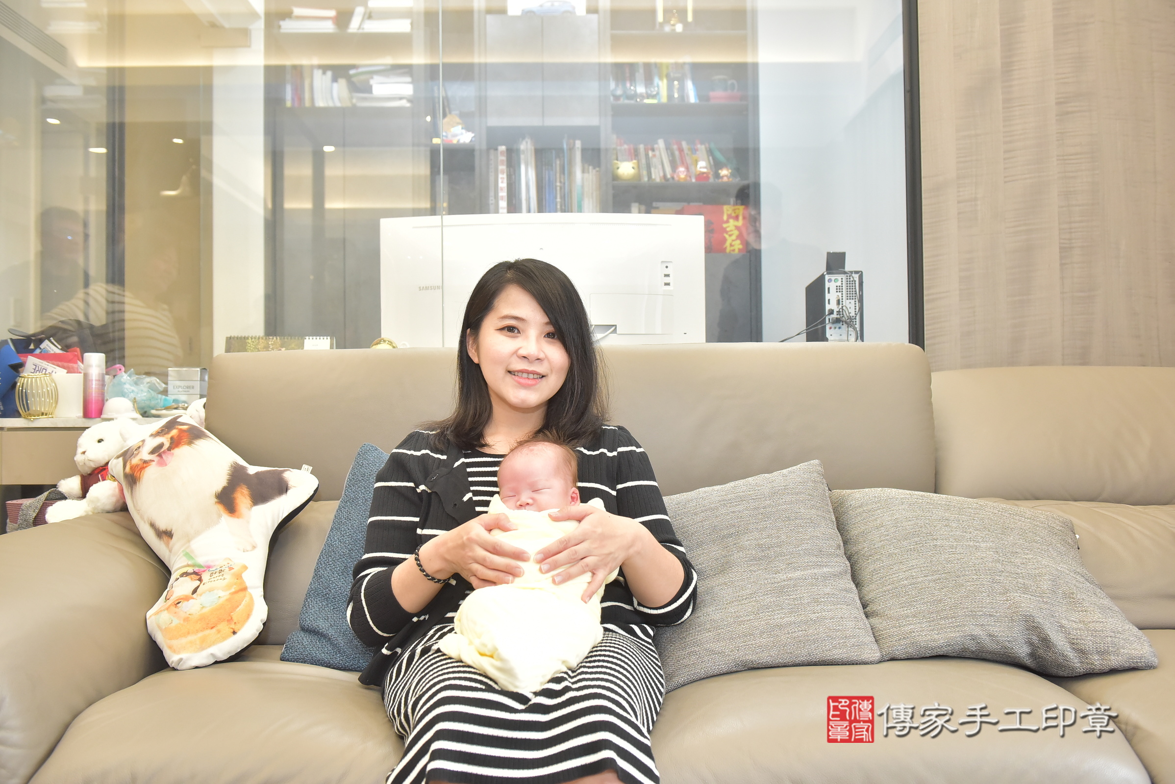 小硯寶寶(台中市北屯區到府嬰兒小硯寶寶滿月剃頭理髮、到府嬰兒剃胎毛儀式吉祥話)。到府剃頭剃胎毛主持、專業拍照、證書。★購買「臍帶章、肚臍章、胎毛筆刷印章」贈送：剃頭、收涎、抓周，三選一。2025.1.19，照片5
