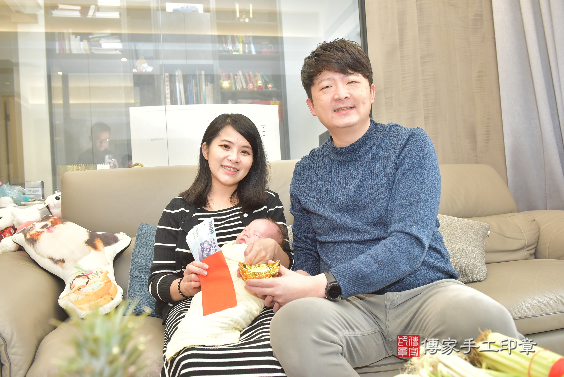 小硯寶寶(台中市北屯區到府嬰兒小硯寶寶滿月剃頭理髮、到府嬰兒剃胎毛儀式吉祥話)。到府剃頭剃胎毛主持、專業拍照、證書。★購買「臍帶章、肚臍章、胎毛筆刷印章」贈送：剃頭、收涎、抓周，三選一。2025.1.19，照片21