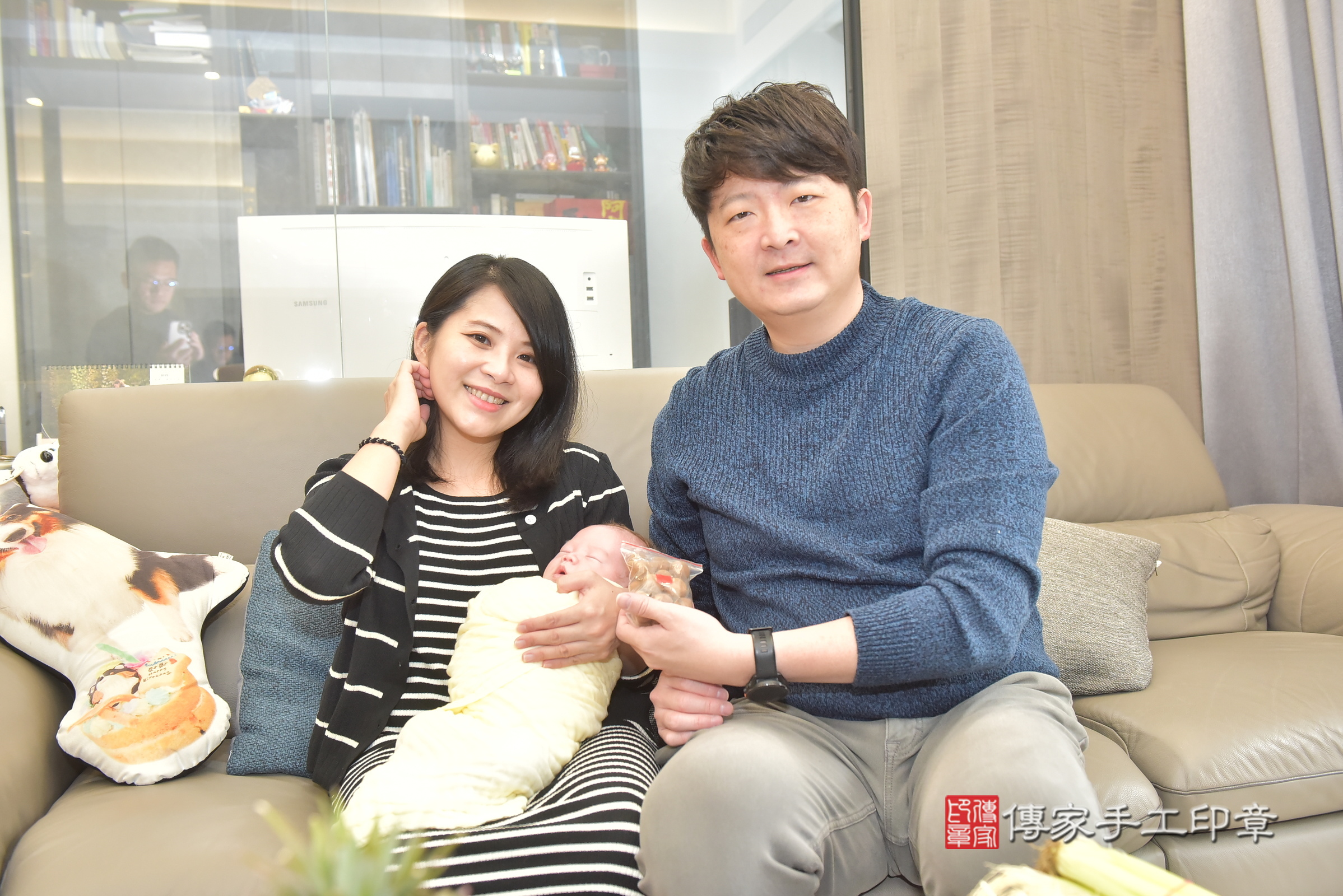 小硯寶寶(台中市北屯區到府嬰兒小硯寶寶滿月剃頭理髮、到府嬰兒剃胎毛儀式吉祥話)。到府剃頭剃胎毛主持、專業拍照、證書。★購買「臍帶章、肚臍章、胎毛筆刷印章」贈送：剃頭、收涎、抓周，三選一。2025.1.19，照片15