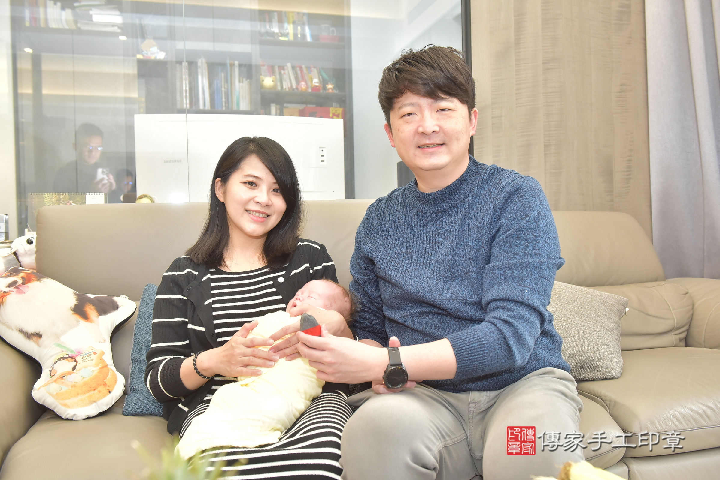 小硯寶寶(台中市北屯區到府嬰兒小硯寶寶滿月剃頭理髮、到府嬰兒剃胎毛儀式吉祥話)。到府剃頭剃胎毛主持、專業拍照、證書。★購買「臍帶章、肚臍章、胎毛筆刷印章」贈送：剃頭、收涎、抓周，三選一。2025.1.19，照片14