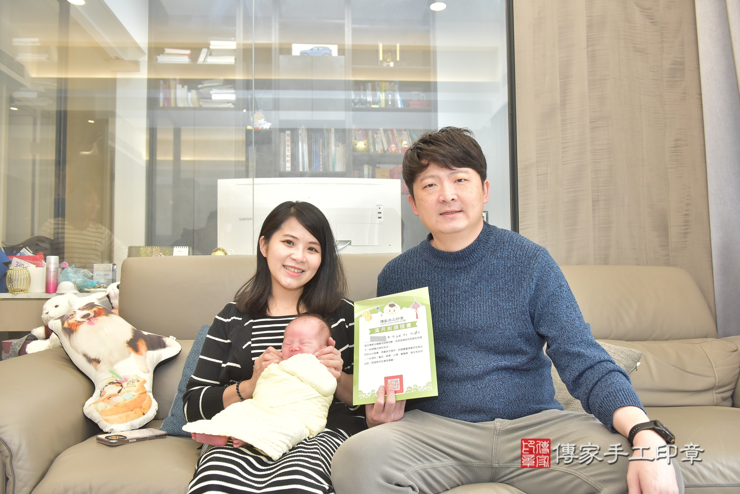 小硯寶寶(台中市北屯區到府嬰兒小硯寶寶滿月剃頭理髮、到府嬰兒剃胎毛儀式吉祥話)。到府剃頭剃胎毛主持、專業拍照、證書。★購買「臍帶章、肚臍章、胎毛筆刷印章」贈送：剃頭、收涎、抓周，三選一。2025.1.19，照片24
