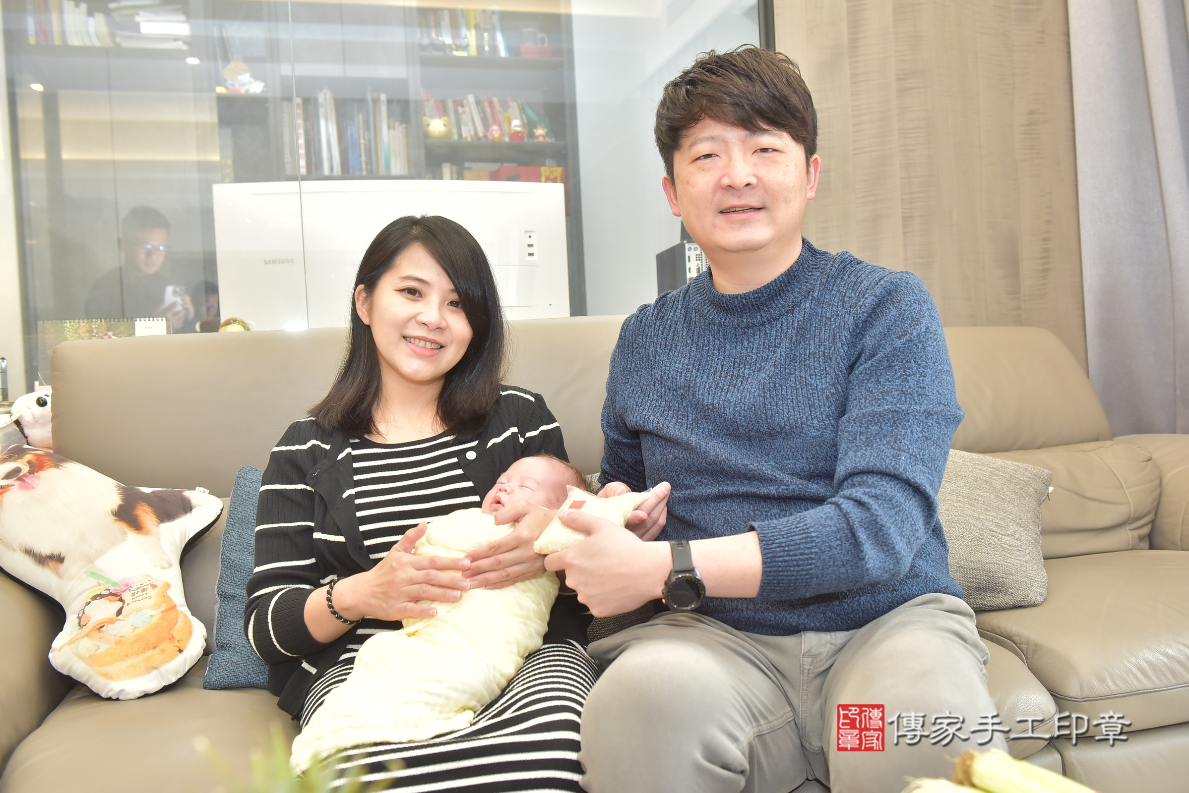 小硯寶寶(台中市北屯區到府嬰兒小硯寶寶滿月剃頭理髮、到府嬰兒剃胎毛儀式吉祥話)。到府剃頭剃胎毛主持、專業拍照、證書。★購買「臍帶章、肚臍章、胎毛筆刷印章」贈送：剃頭、收涎、抓周，三選一。2025.1.19，照片16