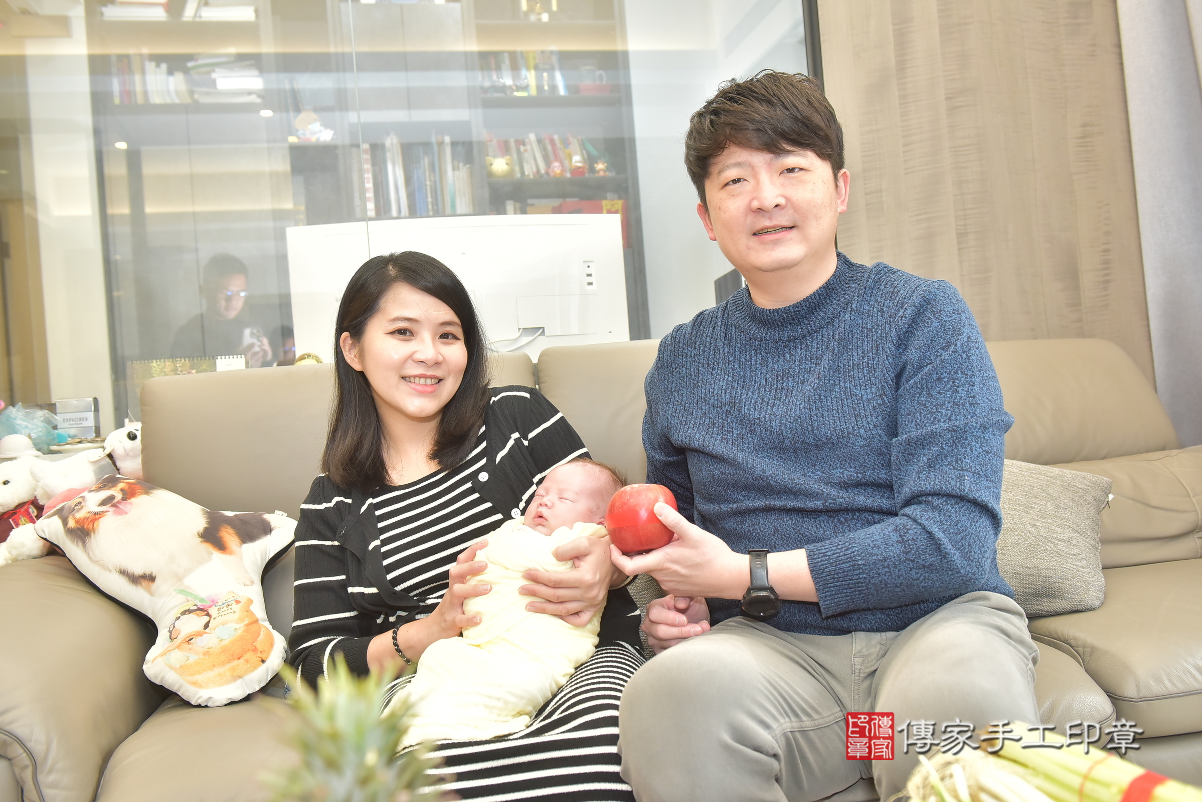 小硯寶寶(台中市北屯區到府嬰兒小硯寶寶滿月剃頭理髮、到府嬰兒剃胎毛儀式吉祥話)。到府剃頭剃胎毛主持、專業拍照、證書。★購買「臍帶章、肚臍章、胎毛筆刷印章」贈送：剃頭、收涎、抓周，三選一。2025.1.19，照片17