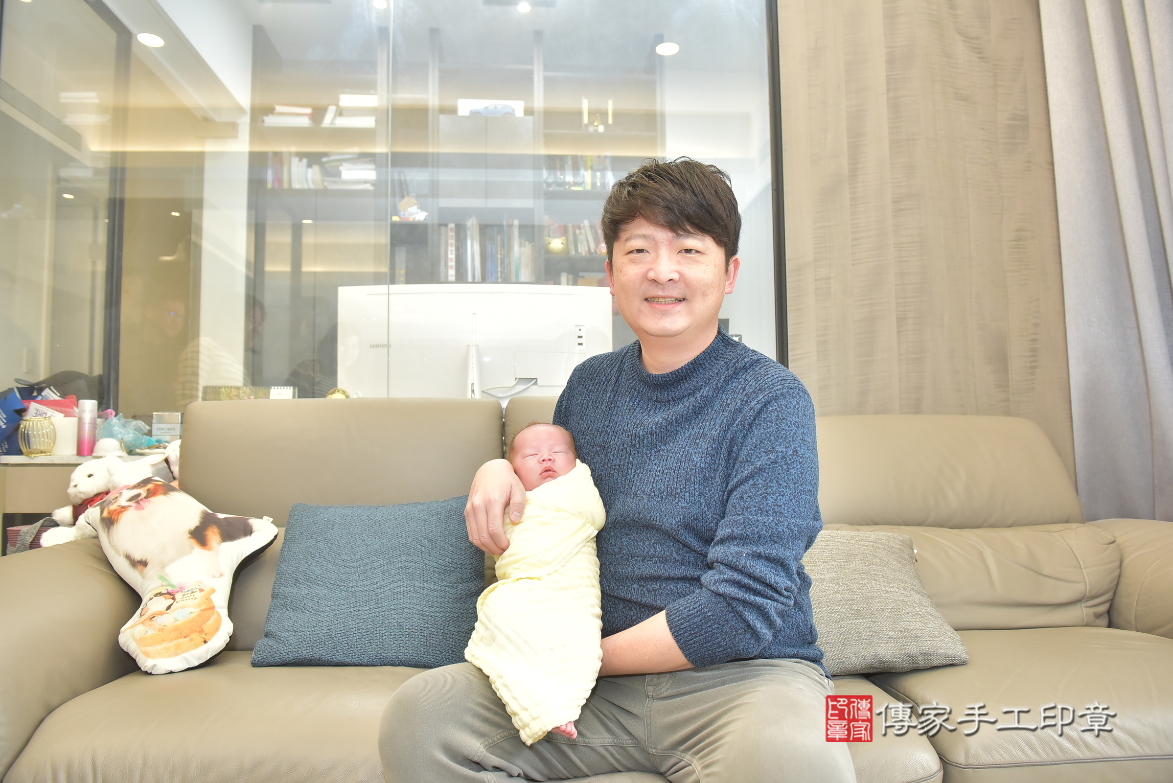 小硯寶寶(台中市北屯區到府嬰兒小硯寶寶滿月剃頭理髮、到府嬰兒剃胎毛儀式吉祥話)。到府剃頭剃胎毛主持、專業拍照、證書。★購買「臍帶章、肚臍章、胎毛筆刷印章」贈送：剃頭、收涎、抓周，三選一。2025.1.19，照片6