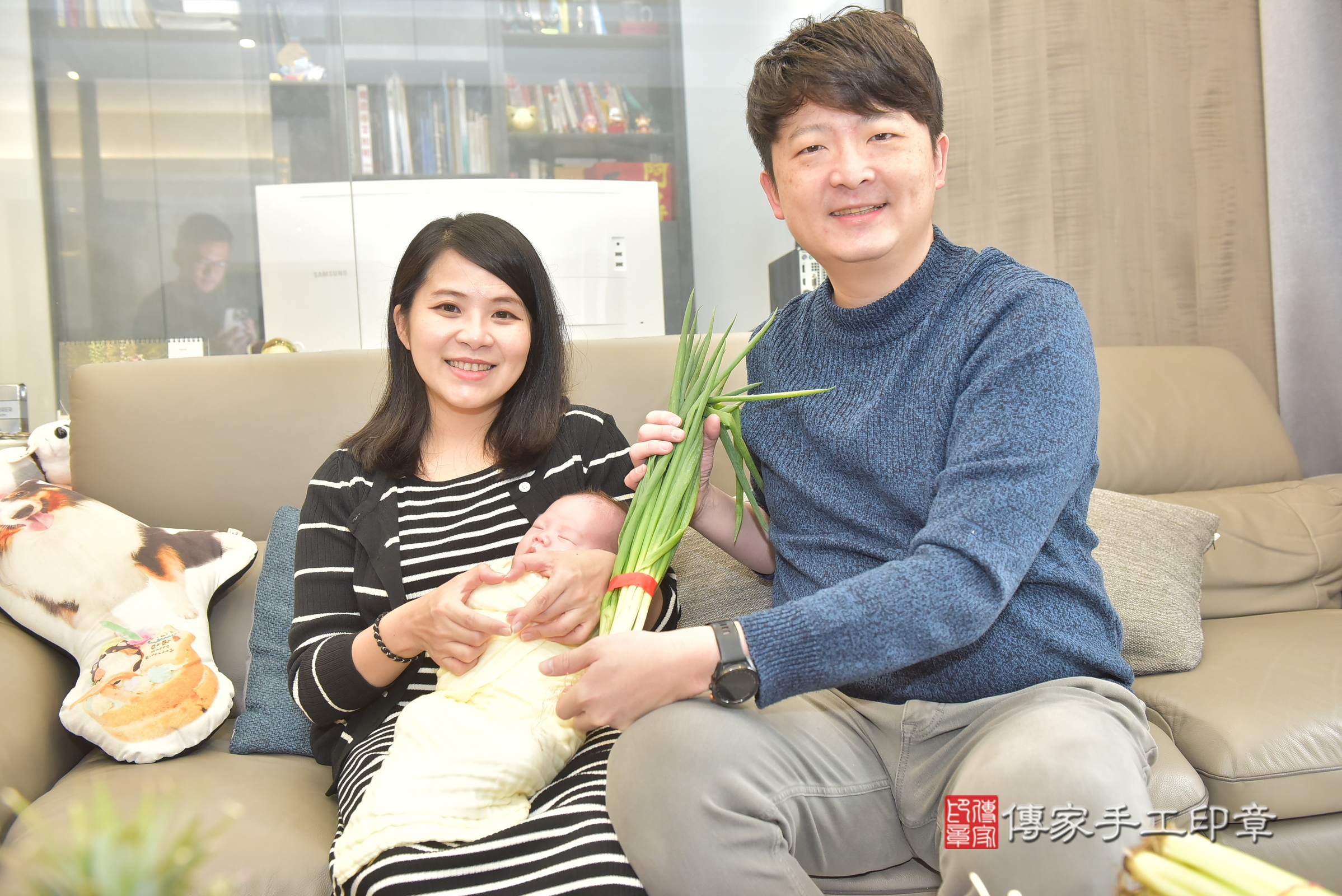 小硯寶寶(台中市北屯區到府嬰兒小硯寶寶滿月剃頭理髮、到府嬰兒剃胎毛儀式吉祥話)。到府剃頭剃胎毛主持、專業拍照、證書。★購買「臍帶章、肚臍章、胎毛筆刷印章」贈送：剃頭、收涎、抓周，三選一。2025.1.19，照片20