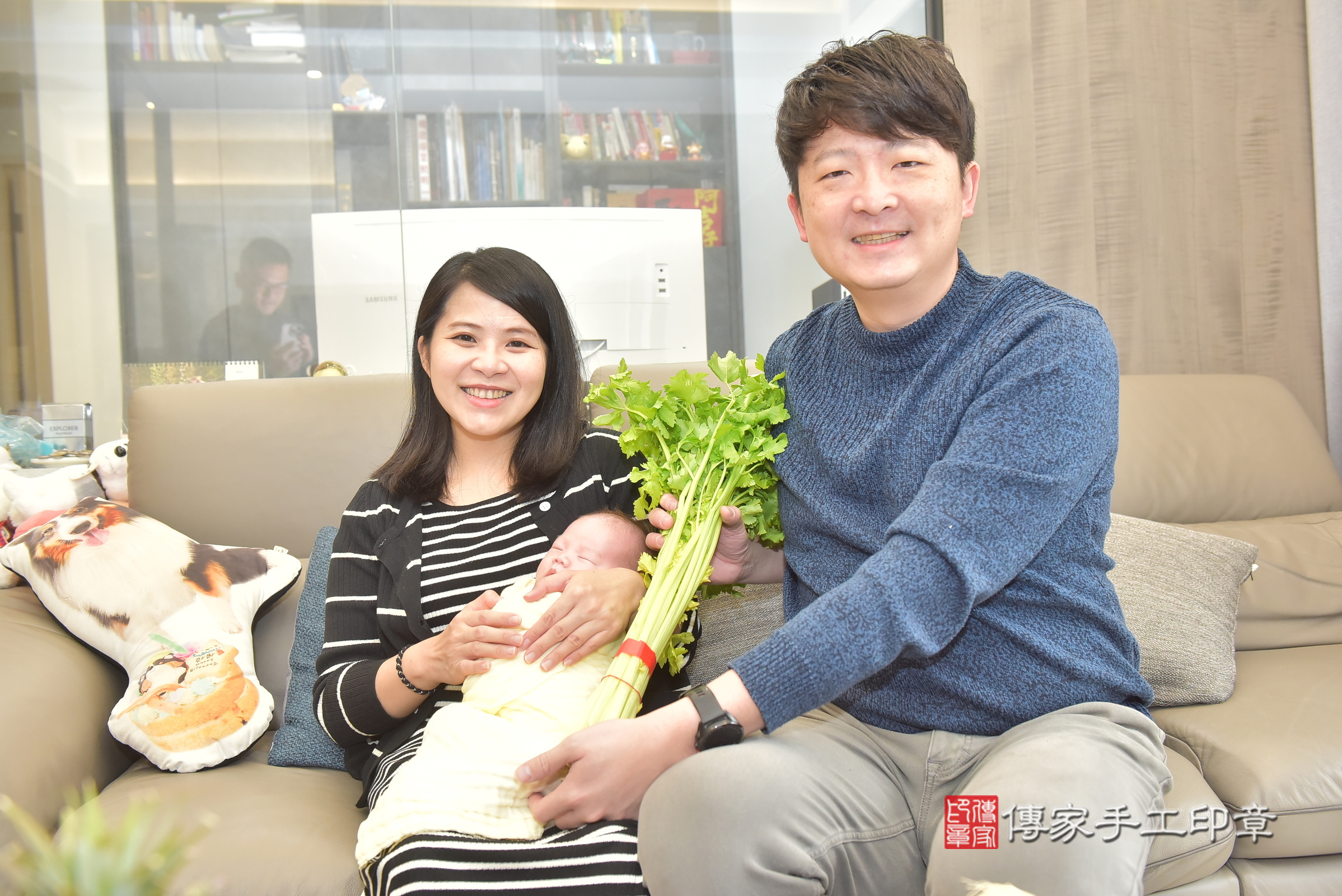 小硯寶寶(台中市北屯區到府嬰兒小硯寶寶滿月剃頭理髮、到府嬰兒剃胎毛儀式吉祥話)。到府剃頭剃胎毛主持、專業拍照、證書。★購買「臍帶章、肚臍章、胎毛筆刷印章」贈送：剃頭、收涎、抓周，三選一。2025.1.19，照片19