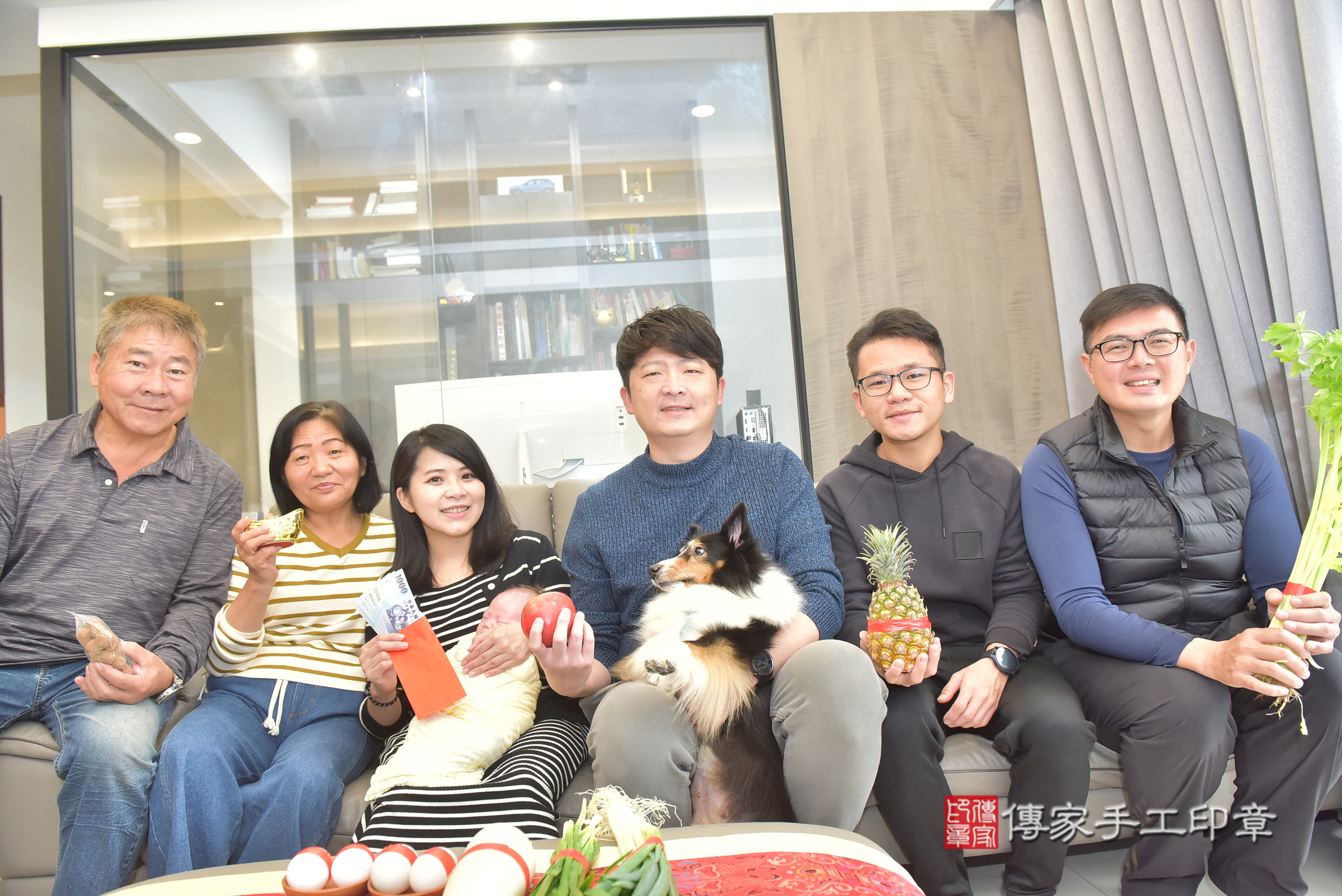小硯寶寶(台中市北屯區到府嬰兒小硯寶寶滿月剃頭理髮、到府嬰兒剃胎毛儀式吉祥話)。到府剃頭剃胎毛主持、專業拍照、證書。★購買「臍帶章、肚臍章、胎毛筆刷印章」贈送：剃頭、收涎、抓周，三選一。2025.1.19，照片12