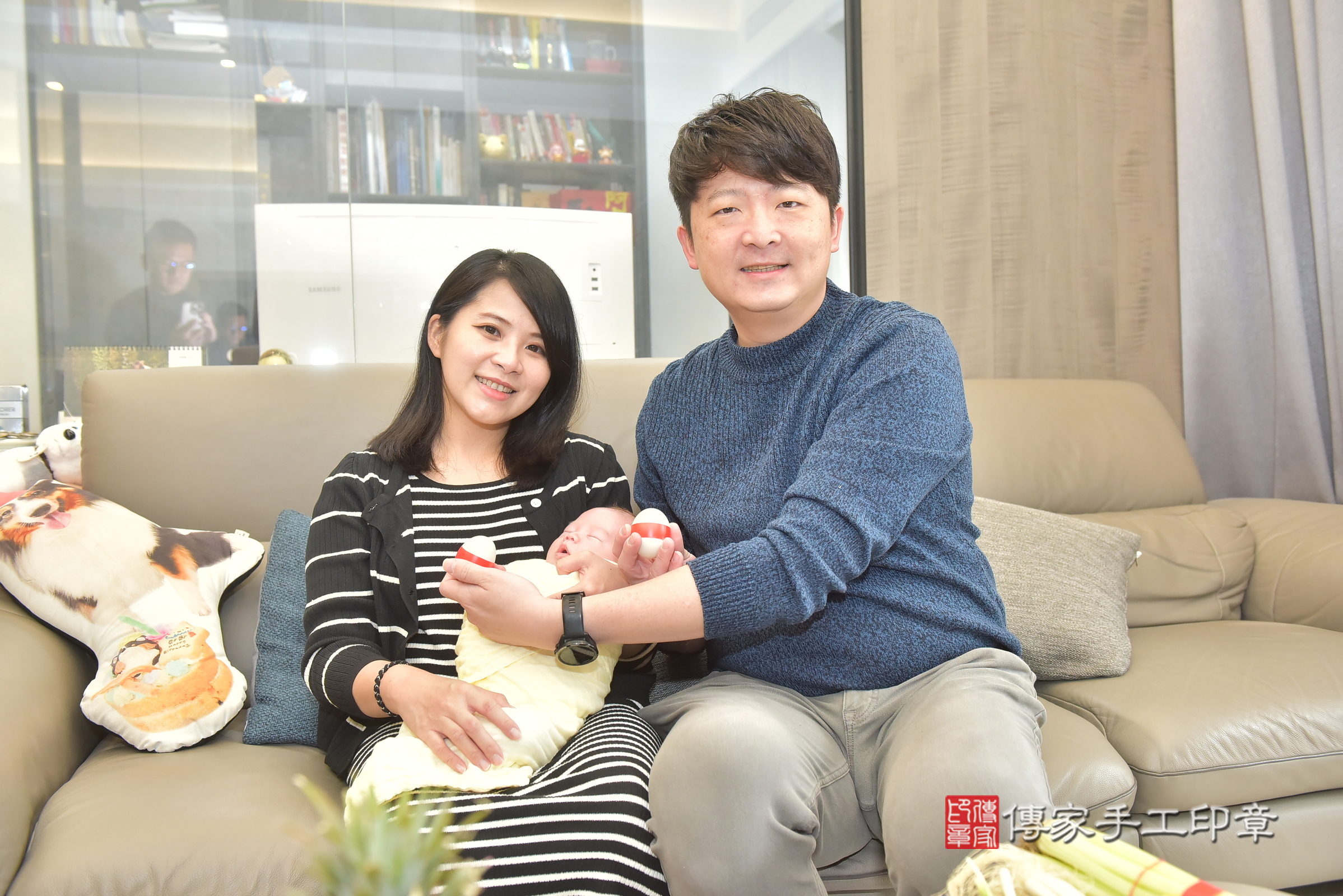 小硯寶寶(台中市北屯區到府嬰兒小硯寶寶滿月剃頭理髮、到府嬰兒剃胎毛儀式吉祥話)。到府剃頭剃胎毛主持、專業拍照、證書。★購買「臍帶章、肚臍章、胎毛筆刷印章」贈送：剃頭、收涎、抓周，三選一。2025.1.19，照片13