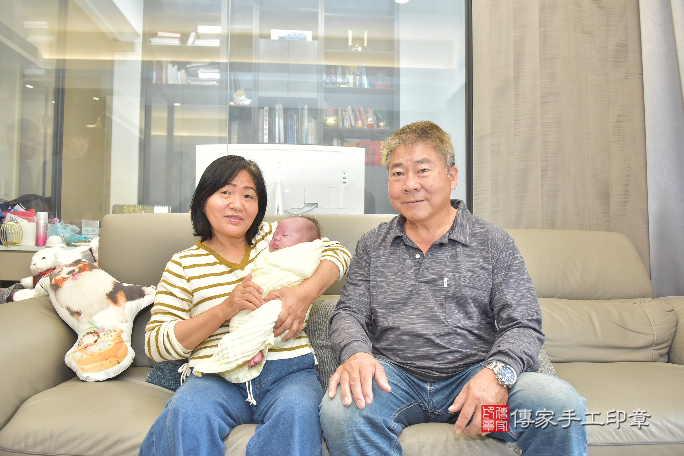 小硯寶寶(台中市北屯區到府嬰兒小硯寶寶滿月剃頭理髮、到府嬰兒剃胎毛儀式吉祥話)。到府剃頭剃胎毛主持、專業拍照、證書。★購買「臍帶章、肚臍章、胎毛筆刷印章」贈送：剃頭、收涎、抓周，三選一。2025.1.19，照片7