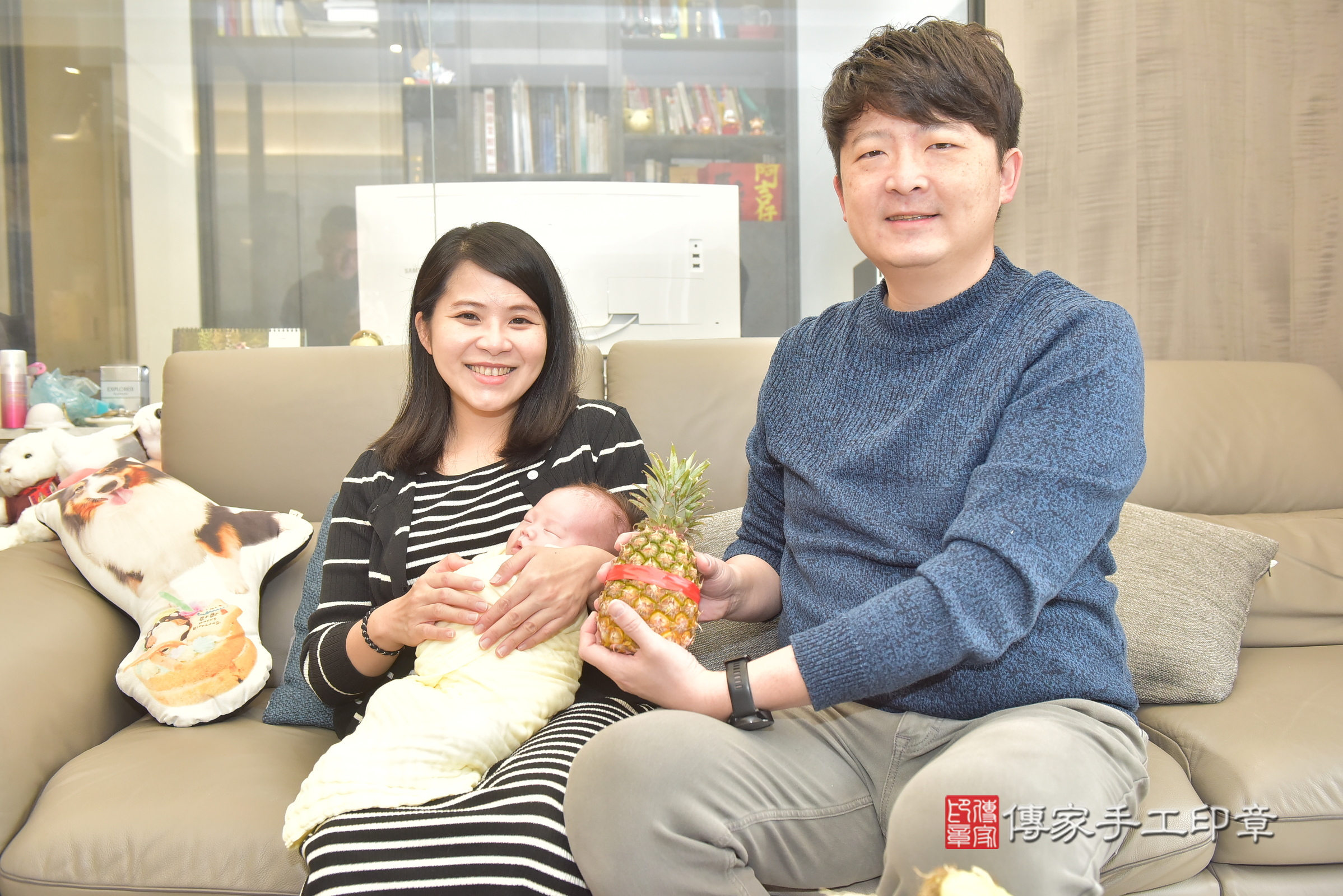 小硯寶寶(台中市北屯區到府嬰兒小硯寶寶滿月剃頭理髮、到府嬰兒剃胎毛儀式吉祥話)。到府剃頭剃胎毛主持、專業拍照、證書。★購買「臍帶章、肚臍章、胎毛筆刷印章」贈送：剃頭、收涎、抓周，三選一。2025.1.19，照片18