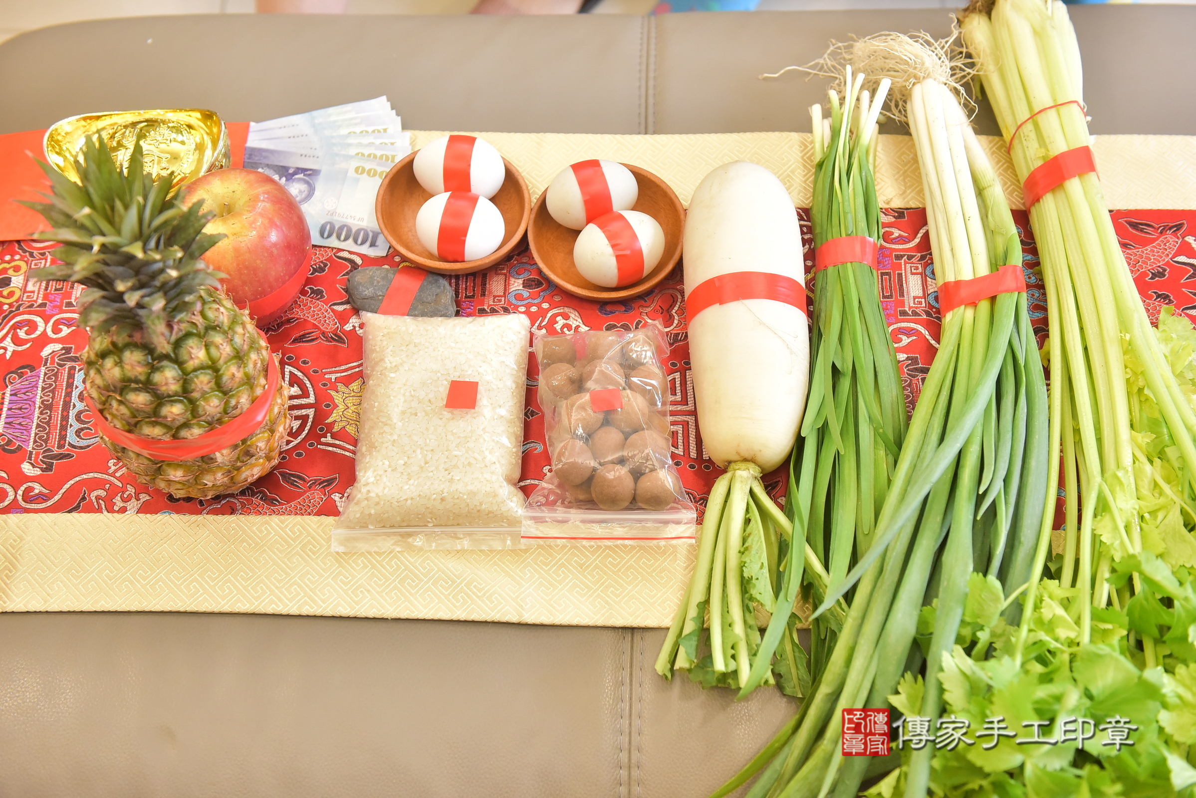 小硯寶寶(台中市北屯區到府嬰兒小硯寶寶滿月剃頭理髮、到府嬰兒剃胎毛儀式吉祥話)。到府剃頭剃胎毛主持、專業拍照、證書。★購買「臍帶章、肚臍章、胎毛筆刷印章」贈送：剃頭、收涎、抓周，三選一。2025.1.19，照片10