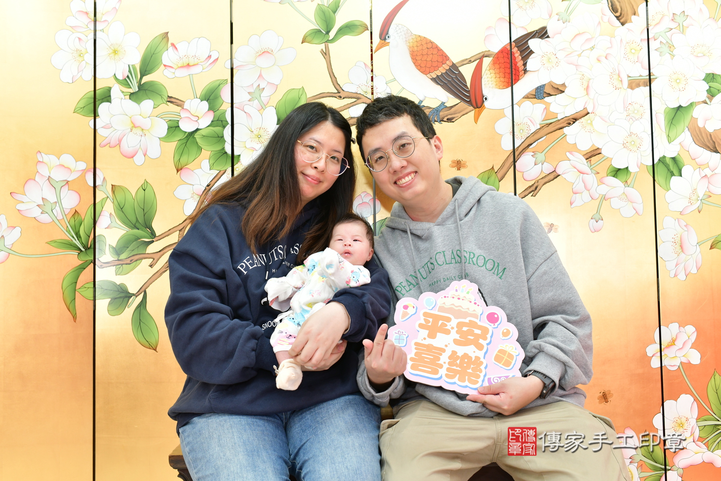 璇璇寶寶(台中市北區嬰兒寶寶滿月剃頭理髮、嬰兒剃胎毛儀式吉祥話)。中國風會場，爸媽寶貝穿「日中韓」古裝禮服。專業拍照、證書。★購買「臍帶章、肚臍章、胎毛筆刷印章」贈送：剃頭、收涎、抓周，三選一。2025.1.19，照片1