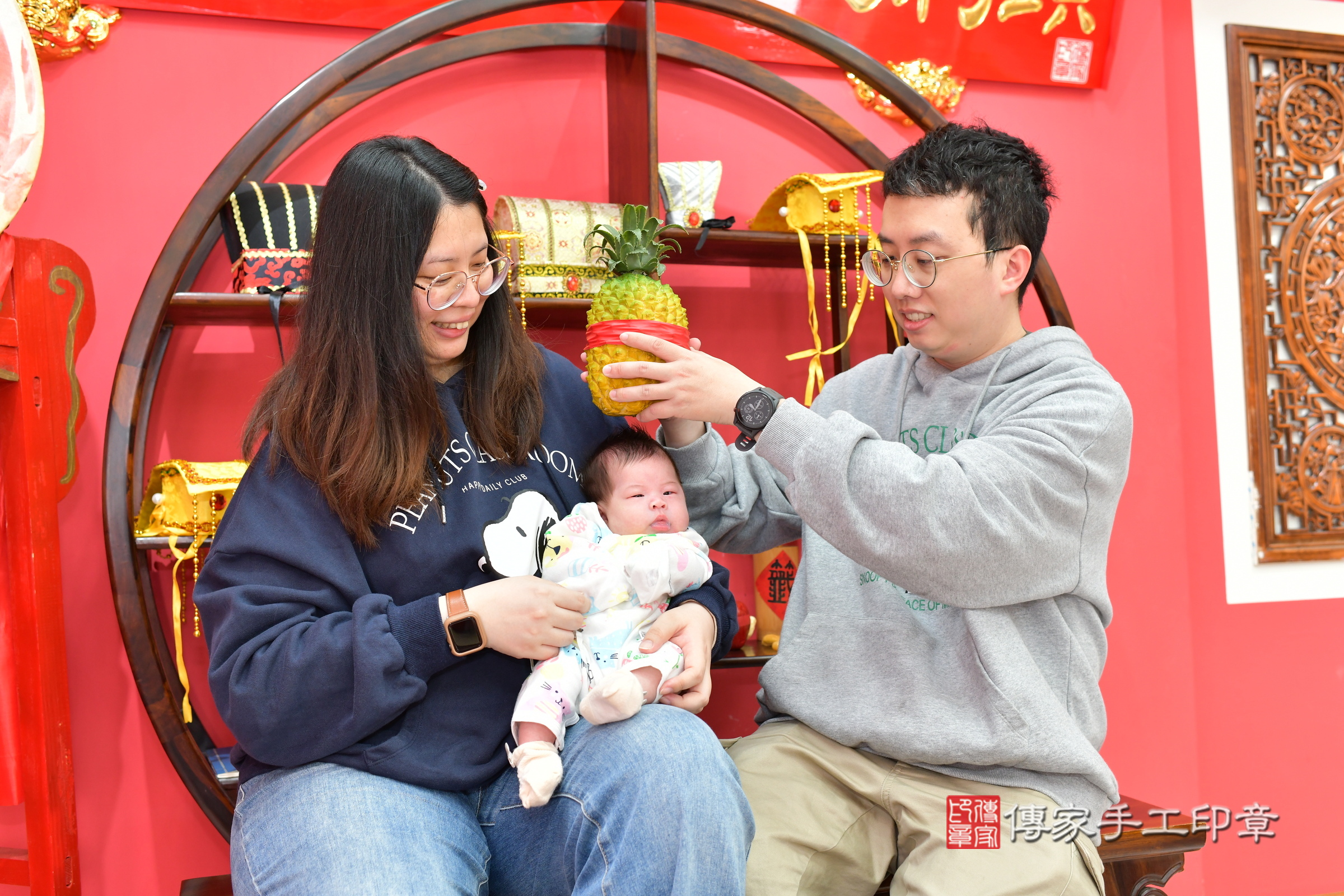 璇璇寶寶(台中市北區嬰兒寶寶滿月剃頭理髮、嬰兒剃胎毛儀式吉祥話)。中國風會場，爸媽寶貝穿「日中韓」古裝禮服。專業拍照、證書。★購買「臍帶章、肚臍章、胎毛筆刷印章」贈送：剃頭、收涎、抓周，三選一。2025.1.19，照片11