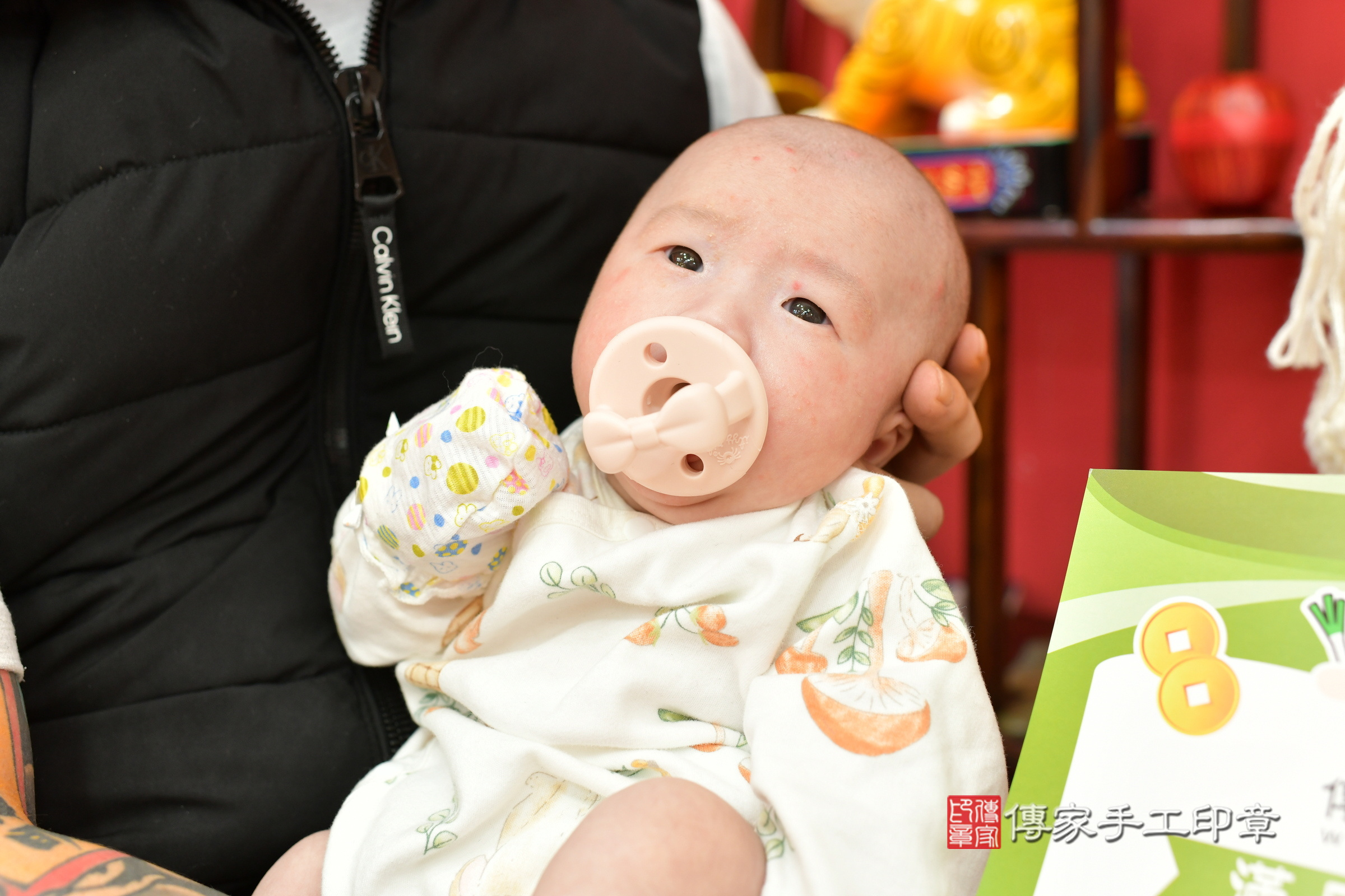 真真寶寶(台中市北區嬰兒寶寶滿月剃頭理髮、嬰兒剃胎毛儀式吉祥話)。中國風會場，爸媽寶貝穿「日中韓」古裝禮服。專業拍照、證書。★購買「臍帶章、肚臍章、胎毛筆刷印章」贈送：剃頭、收涎、抓周，三選一。2025.1.21，照片24