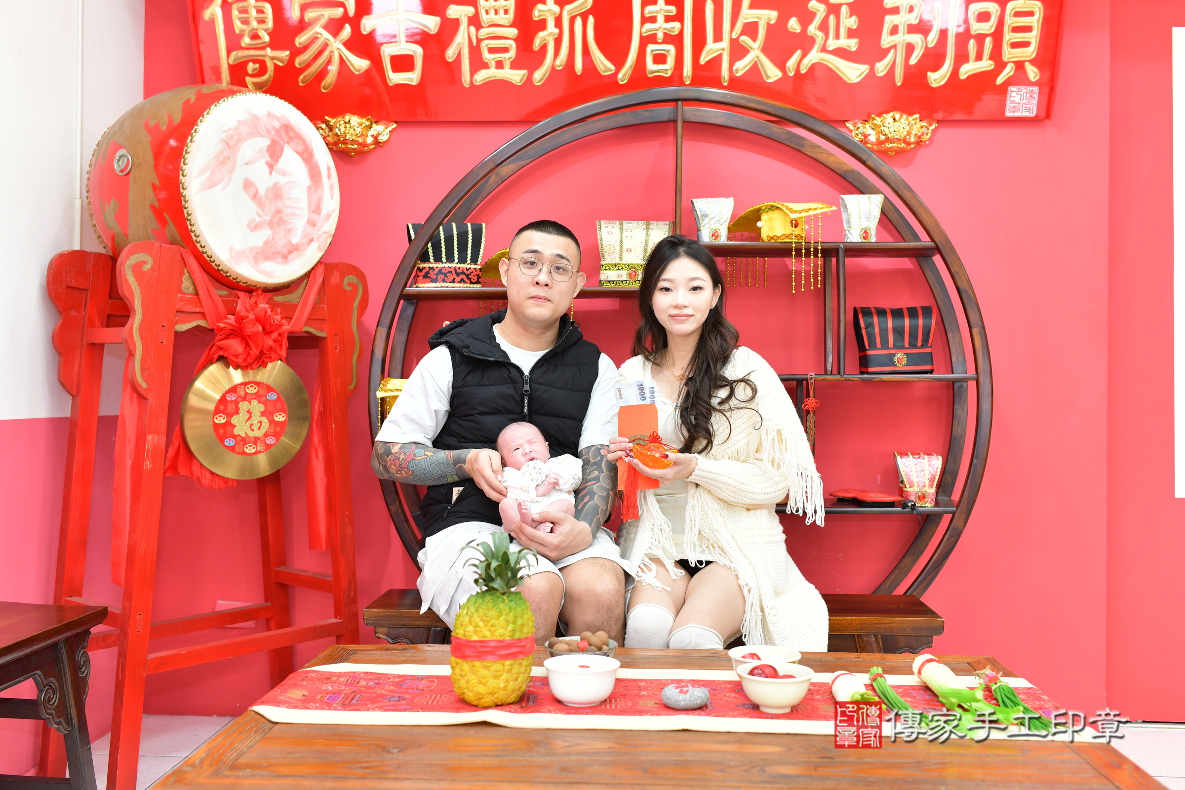 真真寶寶(台中市北區嬰兒寶寶滿月剃頭理髮、嬰兒剃胎毛儀式吉祥話)。中國風會場，爸媽寶貝穿「日中韓」古裝禮服。專業拍照、證書。★購買「臍帶章、肚臍章、胎毛筆刷印章」贈送：剃頭、收涎、抓周，三選一。2025.1.21，照片18