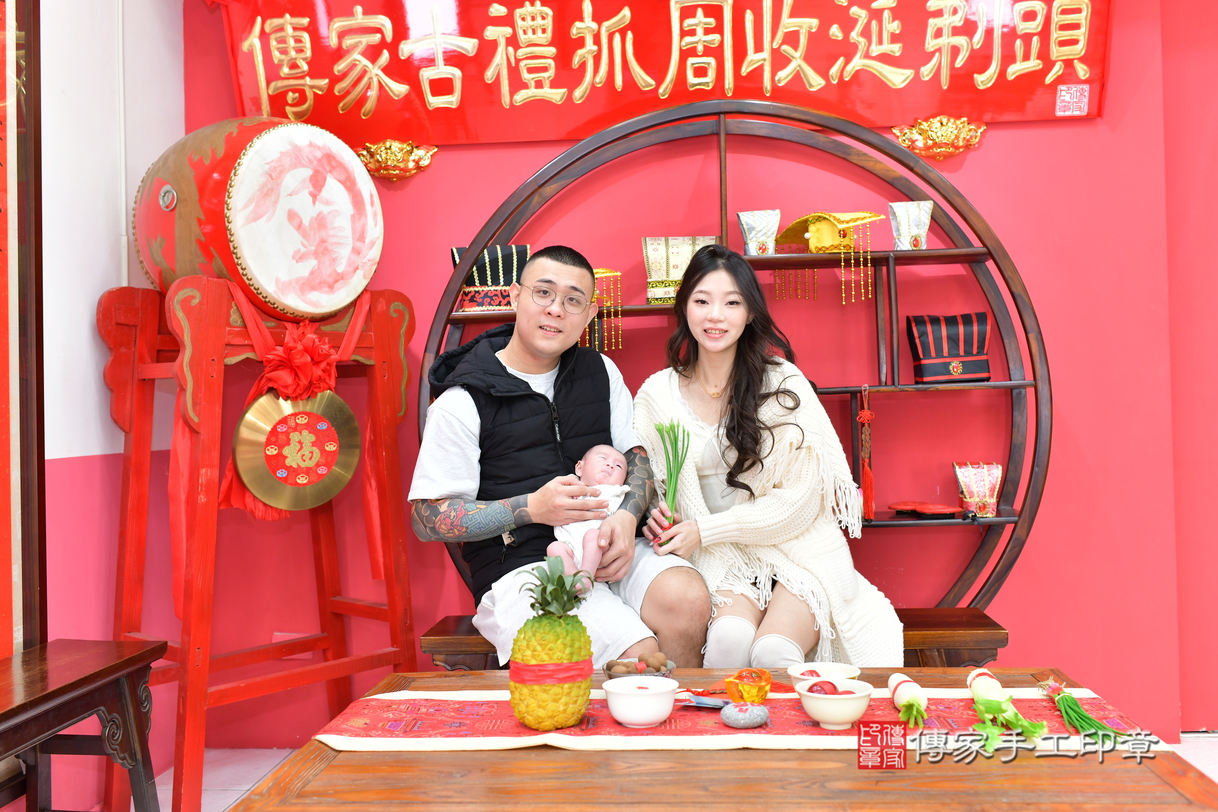 真真寶寶(台中市北區嬰兒寶寶滿月剃頭理髮、嬰兒剃胎毛儀式吉祥話)。中國風會場，爸媽寶貝穿「日中韓」古裝禮服。專業拍照、證書。★購買「臍帶章、肚臍章、胎毛筆刷印章」贈送：剃頭、收涎、抓周，三選一。2025.1.21，照片17