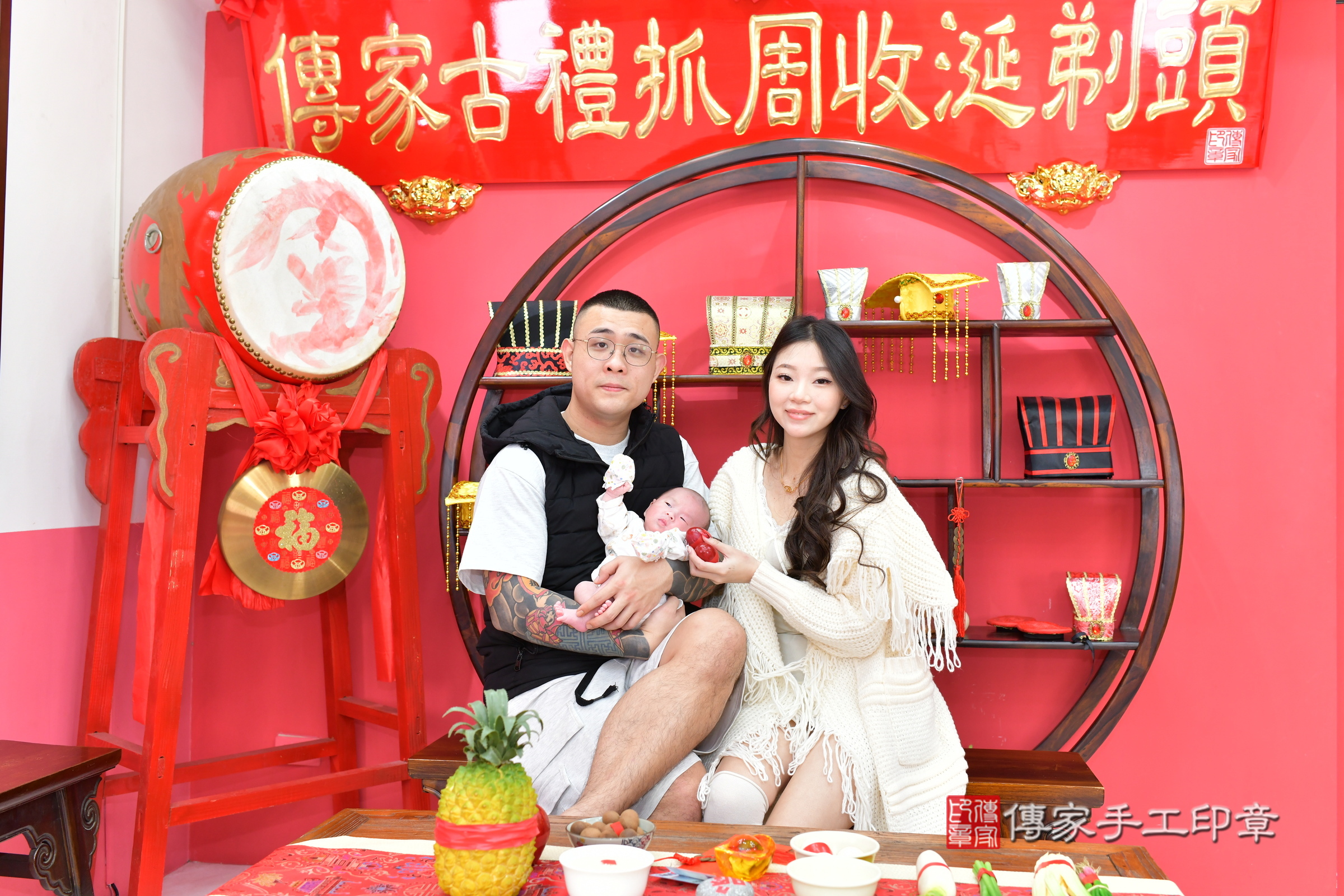 真真寶寶(台中市北區嬰兒寶寶滿月剃頭理髮、嬰兒剃胎毛儀式吉祥話)。中國風會場，爸媽寶貝穿「日中韓」古裝禮服。專業拍照、證書。★購買「臍帶章、肚臍章、胎毛筆刷印章」贈送：剃頭、收涎、抓周，三選一。2025.1.21，照片9