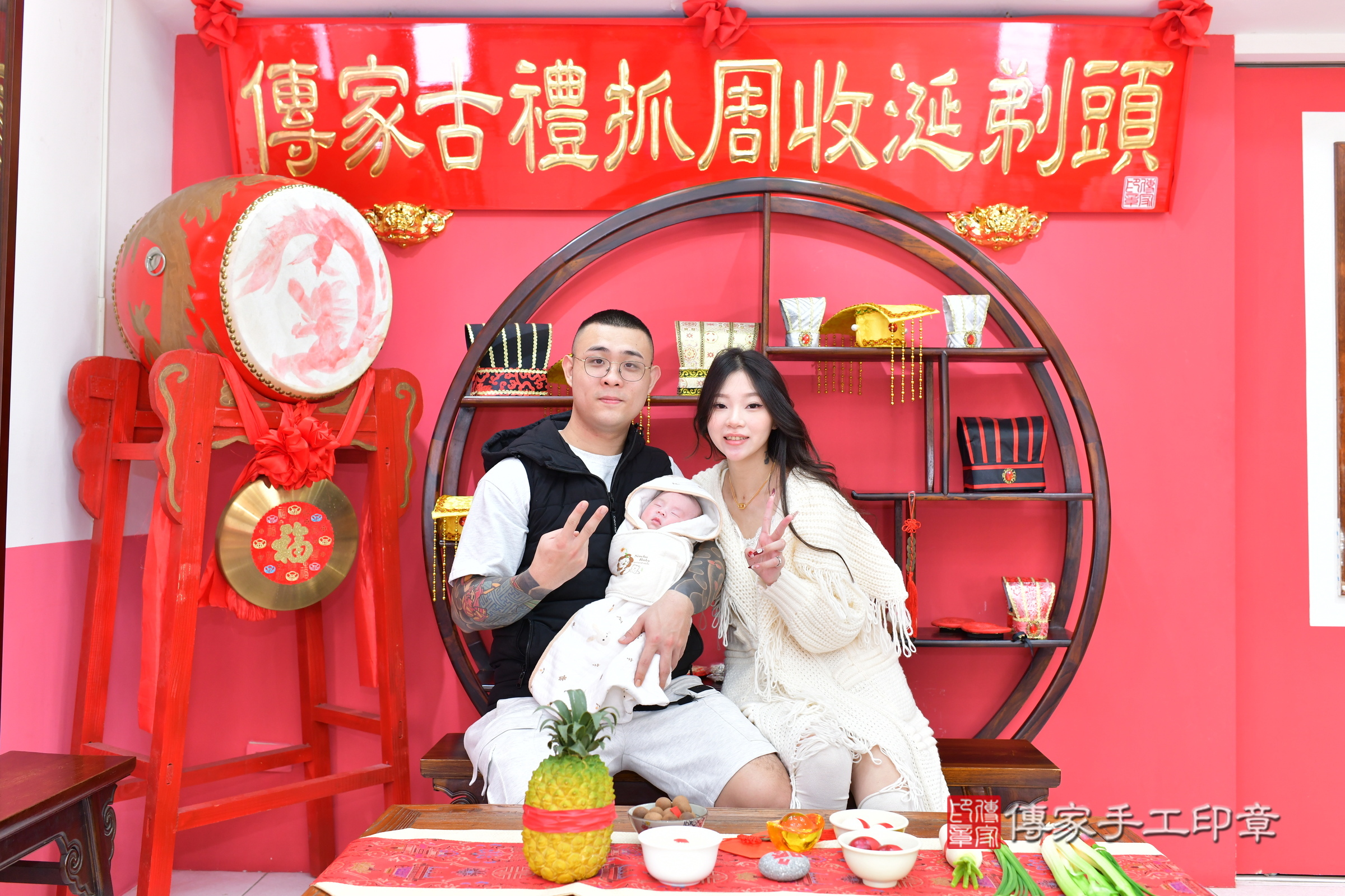真真寶寶(台中市北區嬰兒寶寶滿月剃頭理髮、嬰兒剃胎毛儀式吉祥話)。中國風會場，爸媽寶貝穿「日中韓」古裝禮服。專業拍照、證書。★購買「臍帶章、肚臍章、胎毛筆刷印章」贈送：剃頭、收涎、抓周，三選一。2025.1.21，照片4