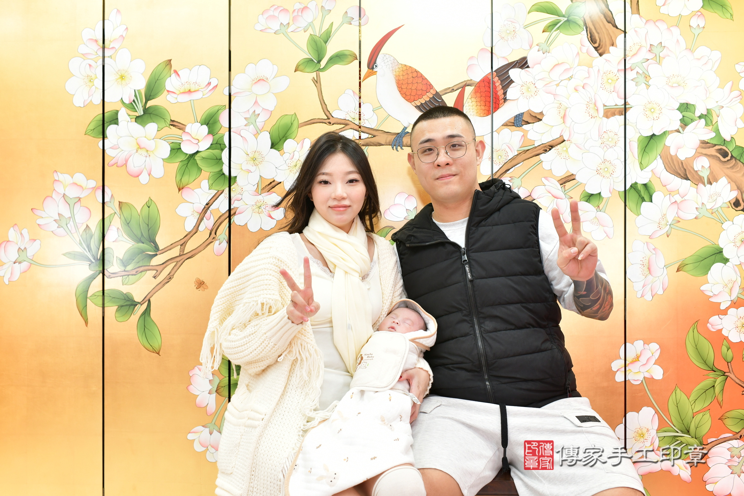 真真寶寶(台中市北區嬰兒寶寶滿月剃頭理髮、嬰兒剃胎毛儀式吉祥話)。中國風會場，爸媽寶貝穿「日中韓」古裝禮服。專業拍照、證書。★購買「臍帶章、肚臍章、胎毛筆刷印章」贈送：剃頭、收涎、抓周，三選一。2025.1.21，照片6