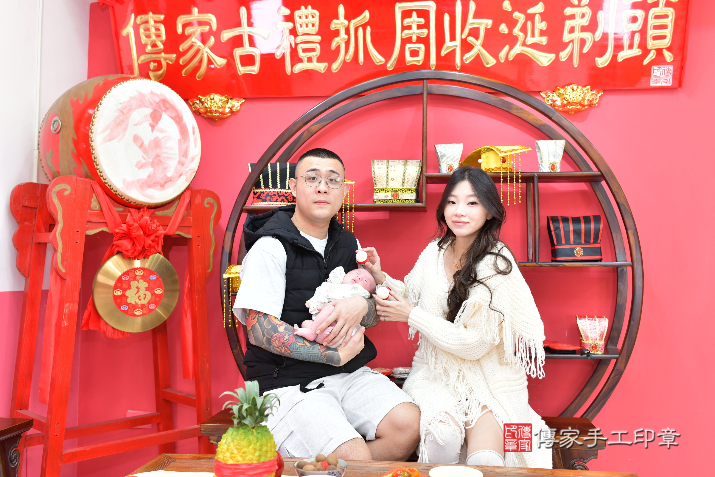 真真寶寶(台中市北區嬰兒寶寶滿月剃頭理髮、嬰兒剃胎毛儀式吉祥話)。中國風會場，爸媽寶貝穿「日中韓」古裝禮服。專業拍照、證書。★購買「臍帶章、肚臍章、胎毛筆刷印章」贈送：剃頭、收涎、抓周，三選一。2025.1.21，照片8