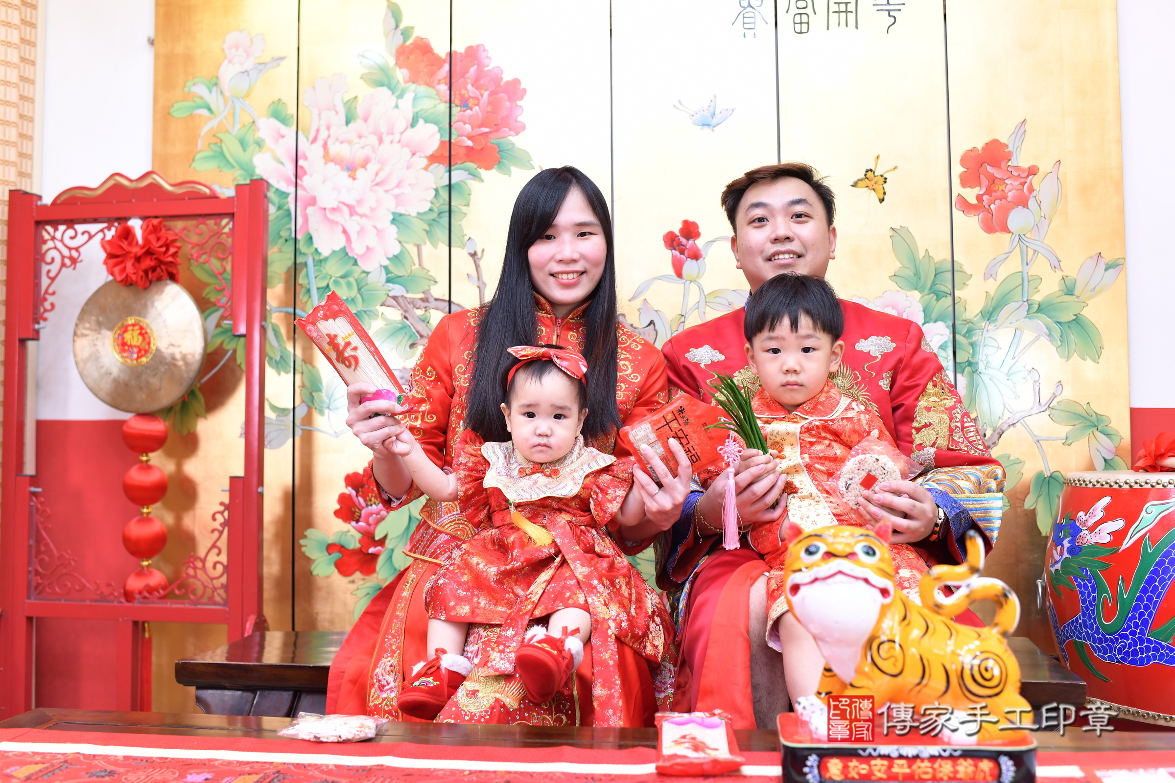 新北市永和區汝汝寶寶抓周推薦:傳家新北店抓周度脺中國風會場,嬰兒古禮抓周流程儀式吉祥話、抓周道具物品24種、拍照。抓周證書。2025.5.14,照片12 新北市永和區汝汝寶寶抓周推薦:傳家新北店抓周度脺中國風會場,嬰兒古禮抓周流程儀式吉祥話、抓周道具物品24種、拍照。抓周證書。2025.5.14,照片12