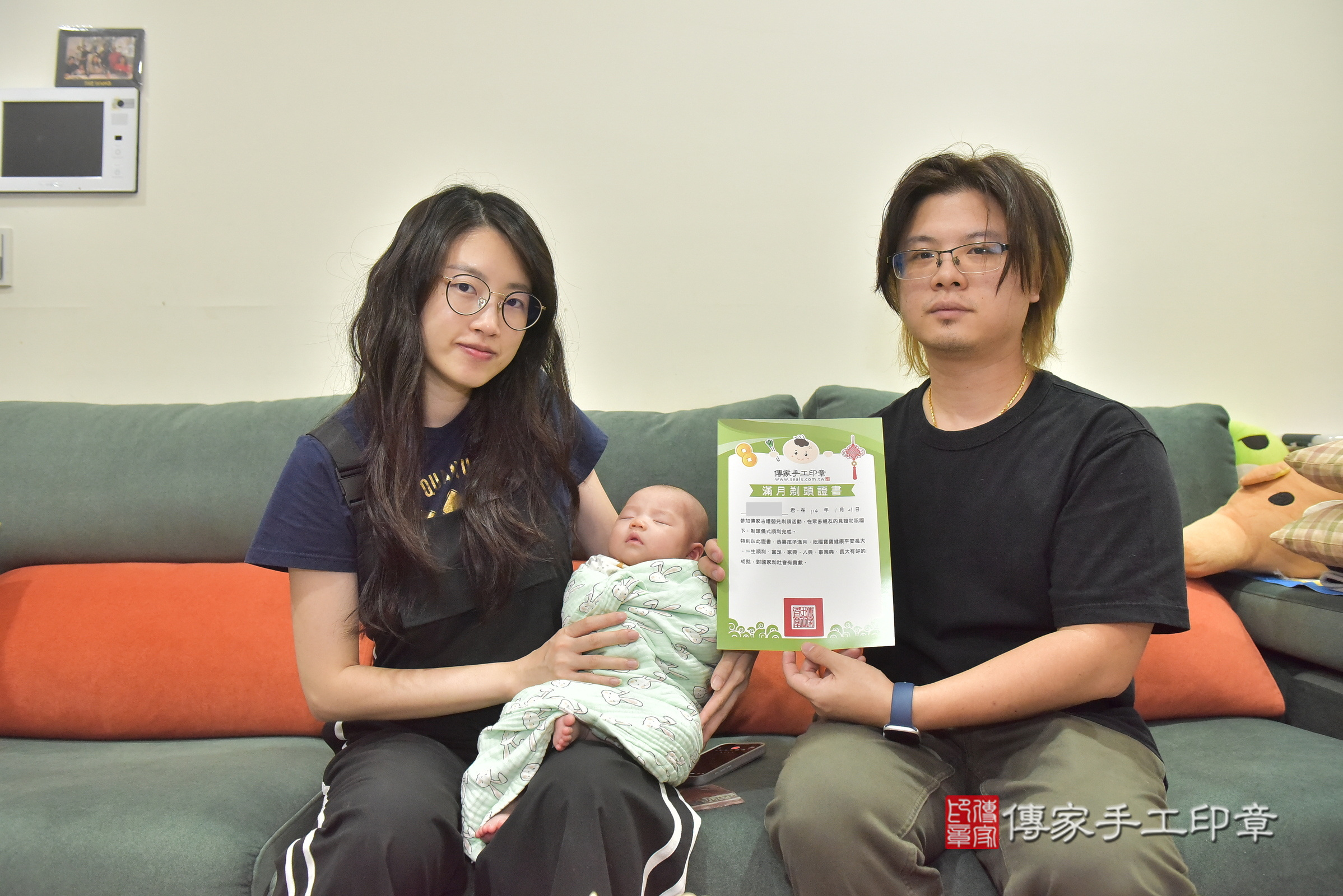小婧寶寶(台中市大里區到府嬰兒小婧寶寶滿月剃頭理髮、到府嬰兒剃胎毛儀式吉祥話)。到府剃頭剃胎毛主持、專業拍照、證書。★購買「臍帶章、肚臍章、胎毛筆刷印章」贈送：剃頭、收涎、抓周，三選一。2025.1.22，照片12