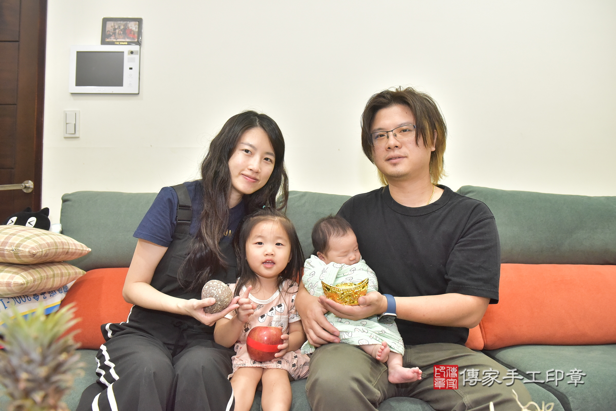 小婧寶寶(台中市大里區到府嬰兒小婧寶寶滿月剃頭理髮、到府嬰兒剃胎毛儀式吉祥話)。到府剃頭剃胎毛主持、專業拍照、證書。★購買「臍帶章、肚臍章、胎毛筆刷印章」贈送：剃頭、收涎、抓周，三選一。2025.1.22，照片6