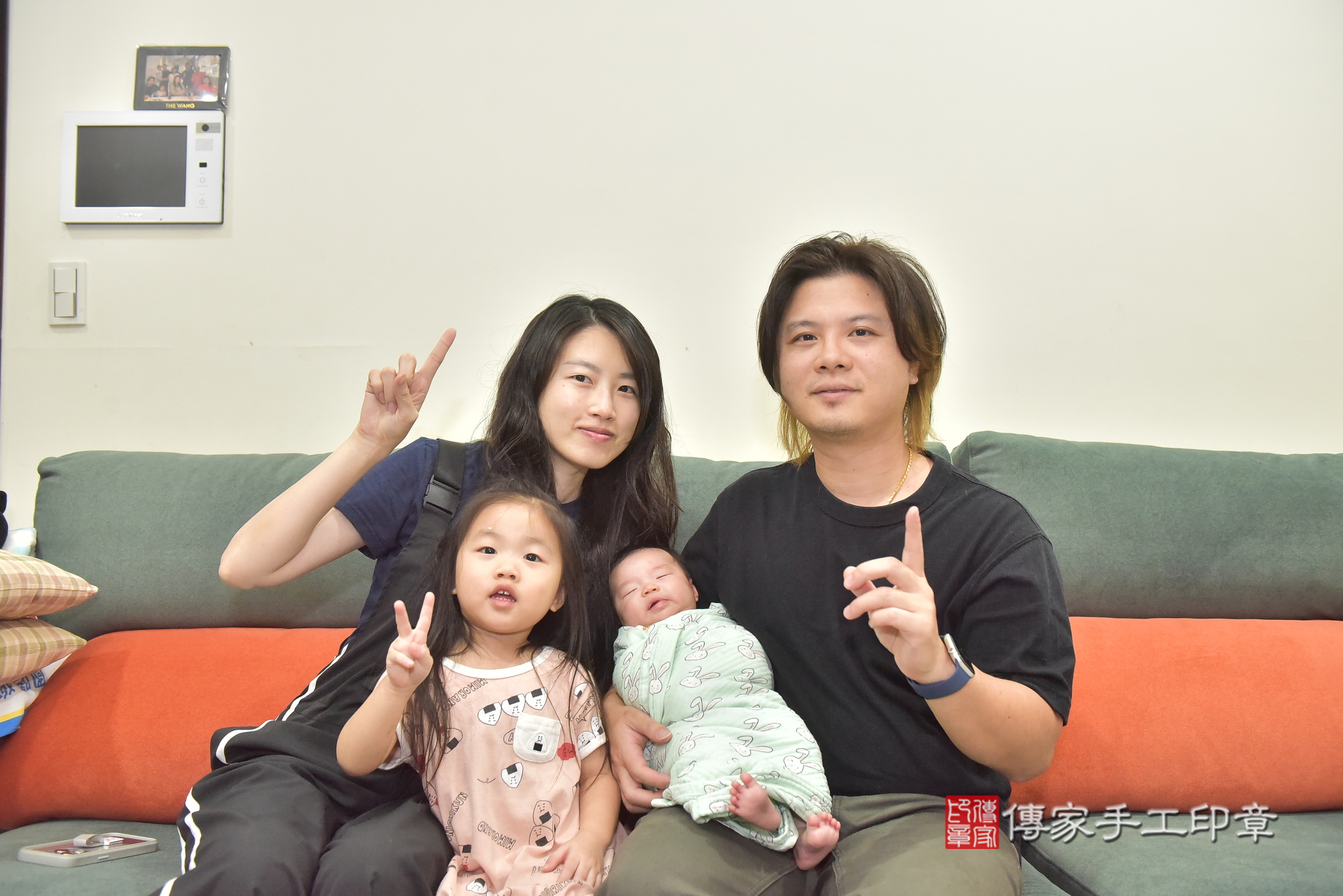 小婧寶寶(台中市大里區到府嬰兒小婧寶寶滿月剃頭理髮、到府嬰兒剃胎毛儀式吉祥話)。到府剃頭剃胎毛主持、專業拍照、證書。★購買「臍帶章、肚臍章、胎毛筆刷印章」贈送：剃頭、收涎、抓周，三選一。2025.1.22，照片3