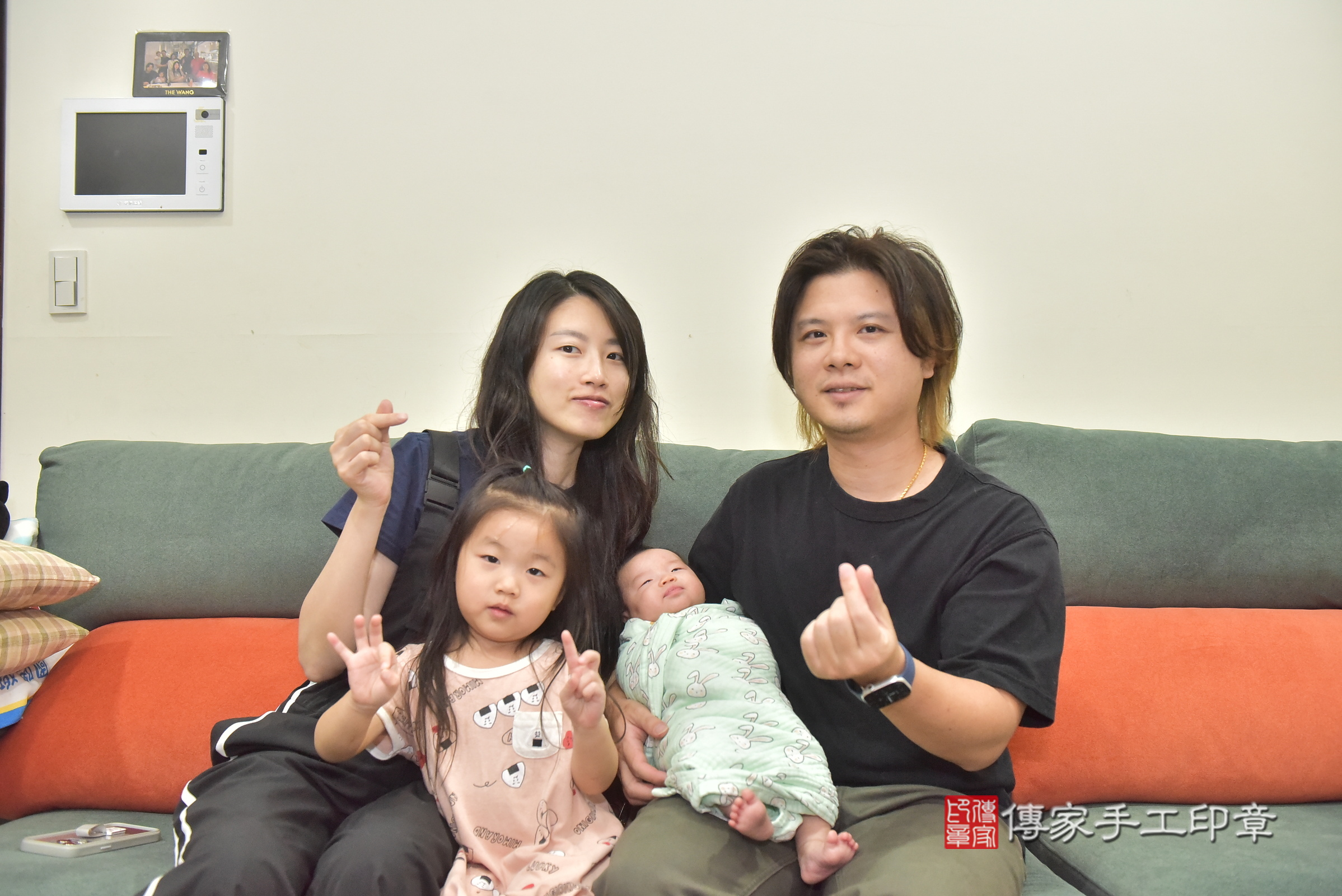 小婧寶寶(台中市大里區到府嬰兒小婧寶寶滿月剃頭理髮、到府嬰兒剃胎毛儀式吉祥話)。到府剃頭剃胎毛主持、專業拍照、證書。★購買「臍帶章、肚臍章、胎毛筆刷印章」贈送：剃頭、收涎、抓周，三選一。2025.1.22，照片2
