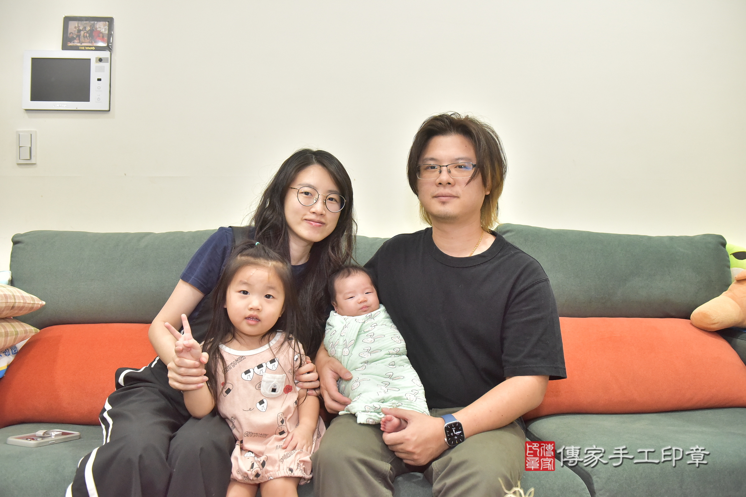 小婧寶寶(台中市大里區到府嬰兒小婧寶寶滿月剃頭理髮、到府嬰兒剃胎毛儀式吉祥話)。到府剃頭剃胎毛主持、專業拍照、證書。★購買「臍帶章、肚臍章、胎毛筆刷印章」贈送：剃頭、收涎、抓周，三選一。2025.1.22，照片4